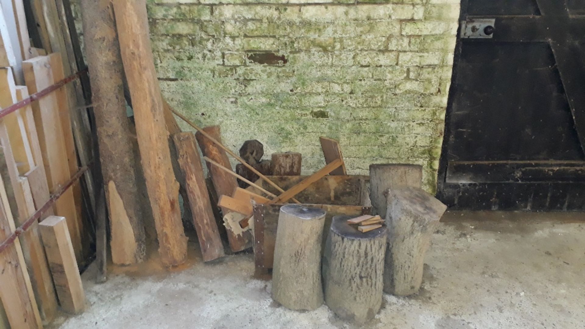 3 assorted heaps of timber on floor - Image 2 of 3