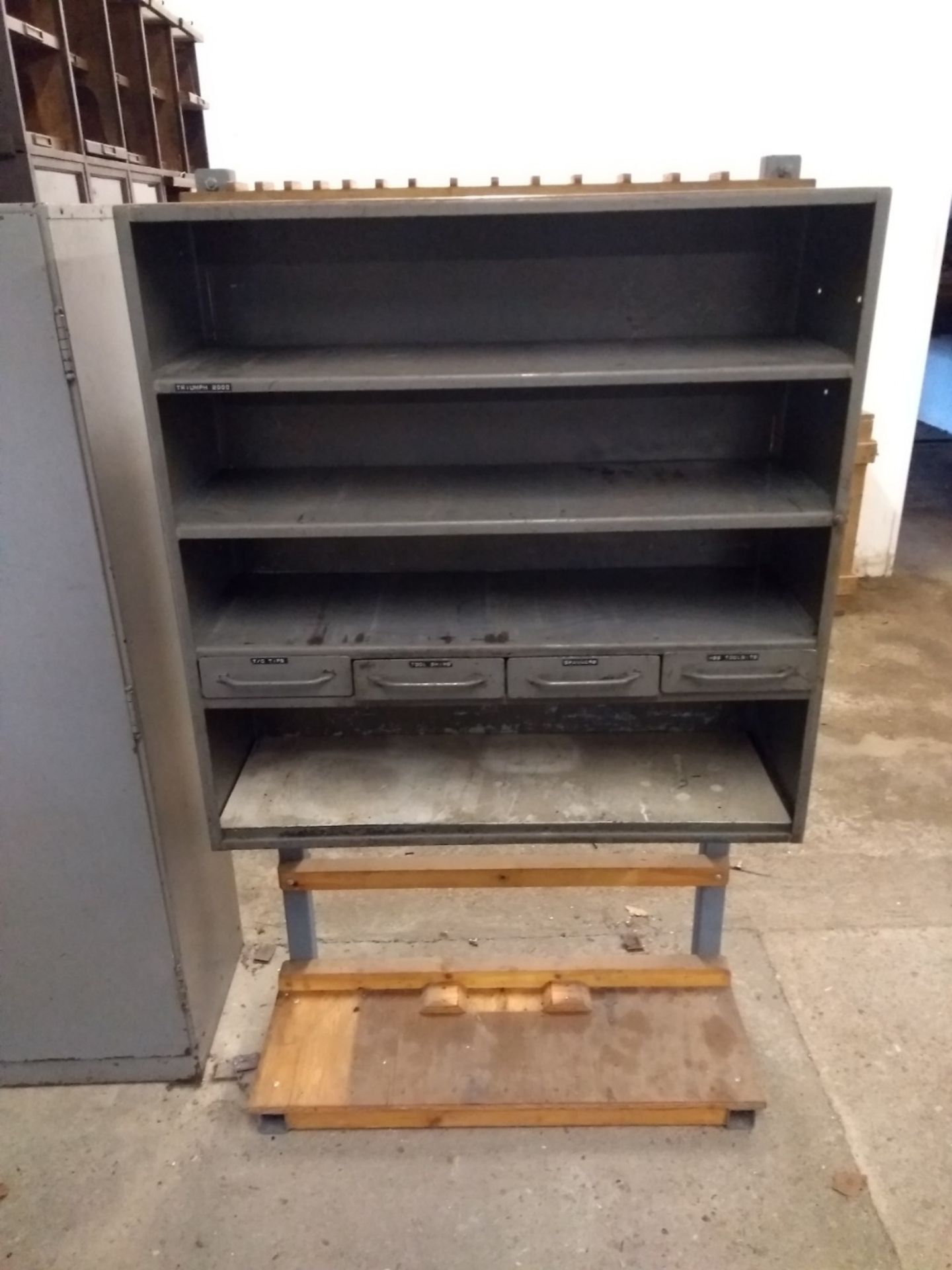 Metal shelving unit - 4 x shelves on metal stand