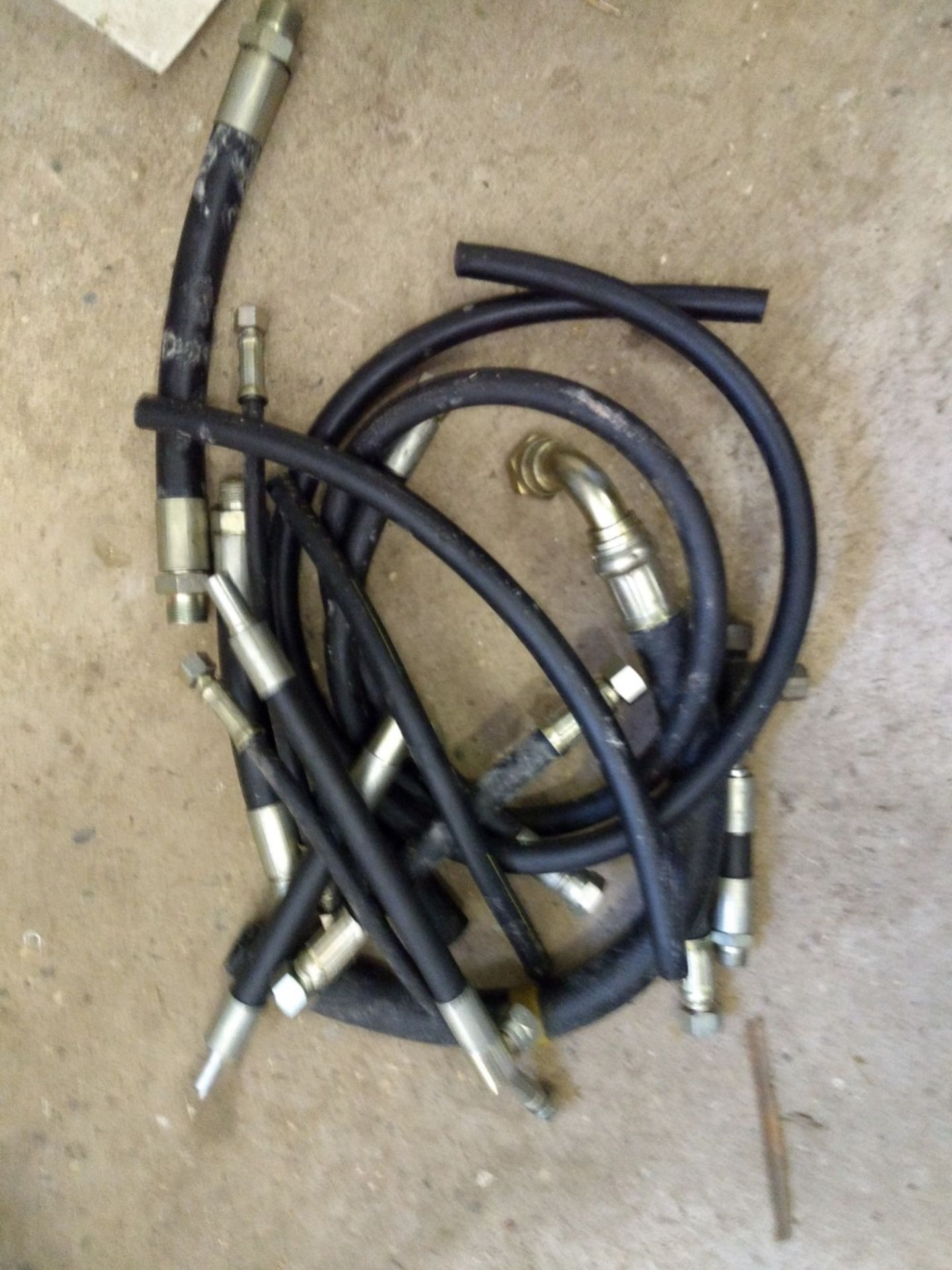 Quantity of hose with metal connectors