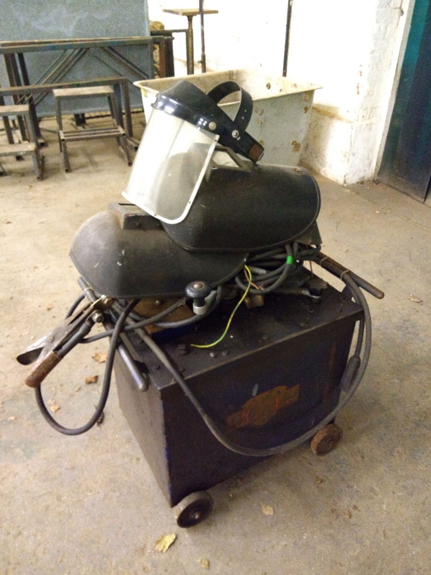 Max Arc Welder and 3 x Welding Masks - Image 2 of 2