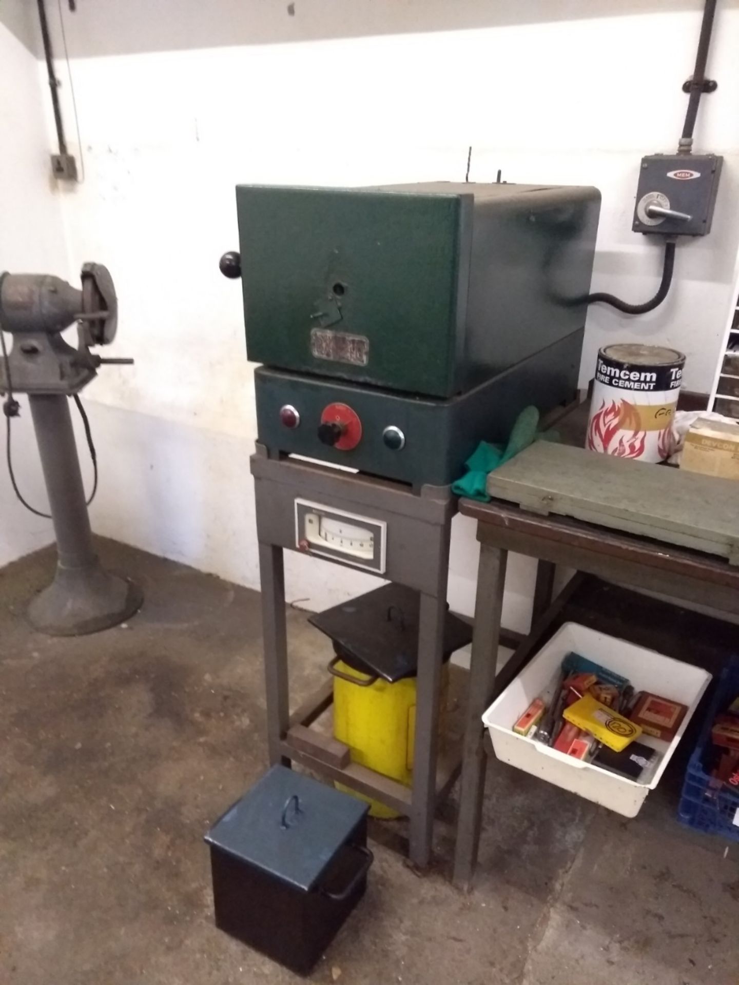 Wild Barfield Furnace with 2 x Quenching baths - 1000 degree Celsius 240volts, single phase, 3. - Image 2 of 2