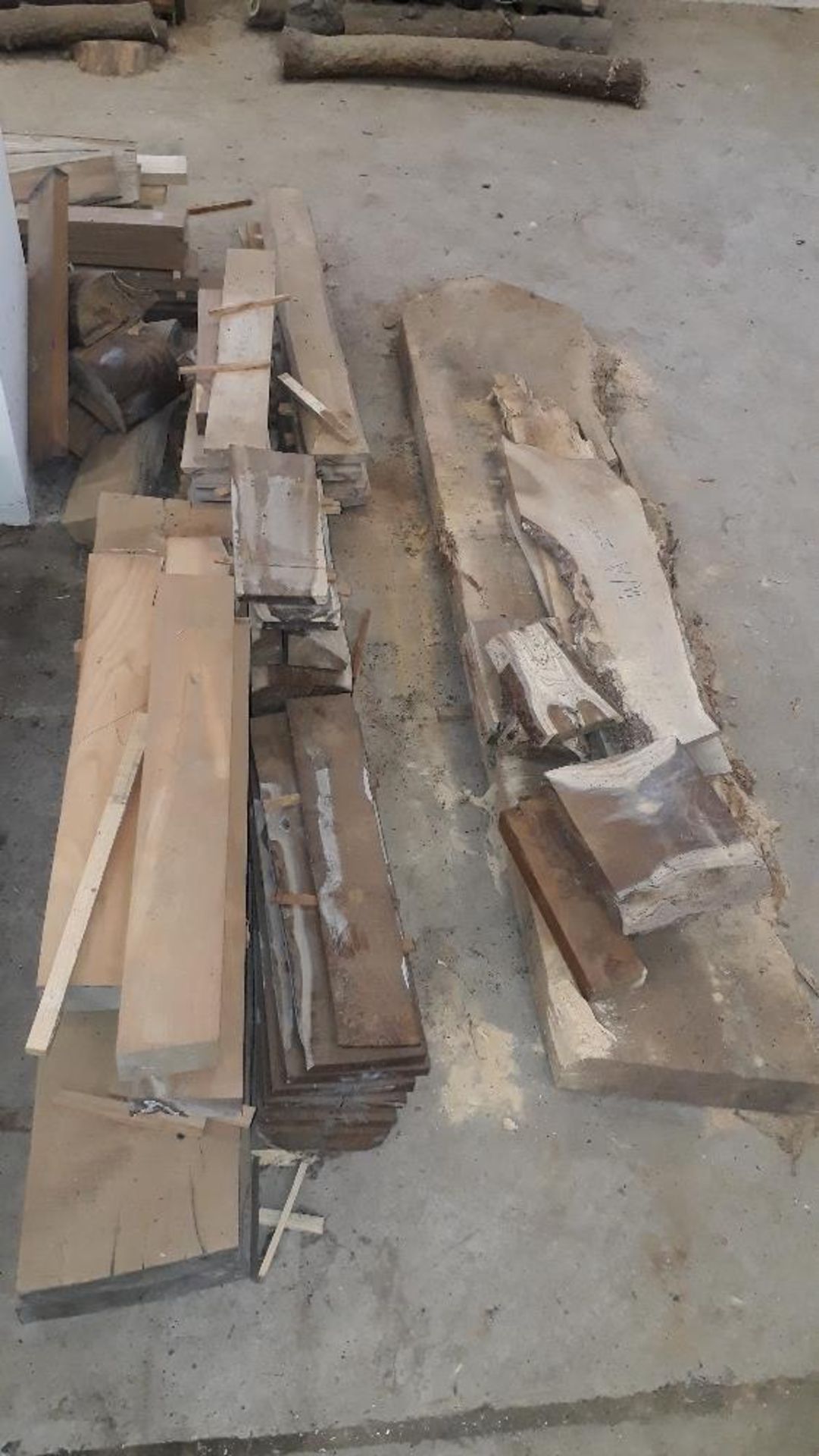 10 small heaps of miscellaneous timber of assorted lengths including Lilac, Maple, Rowan, Hornbeam,