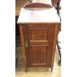 An Edwardian mahogany pot cupboard with upstand