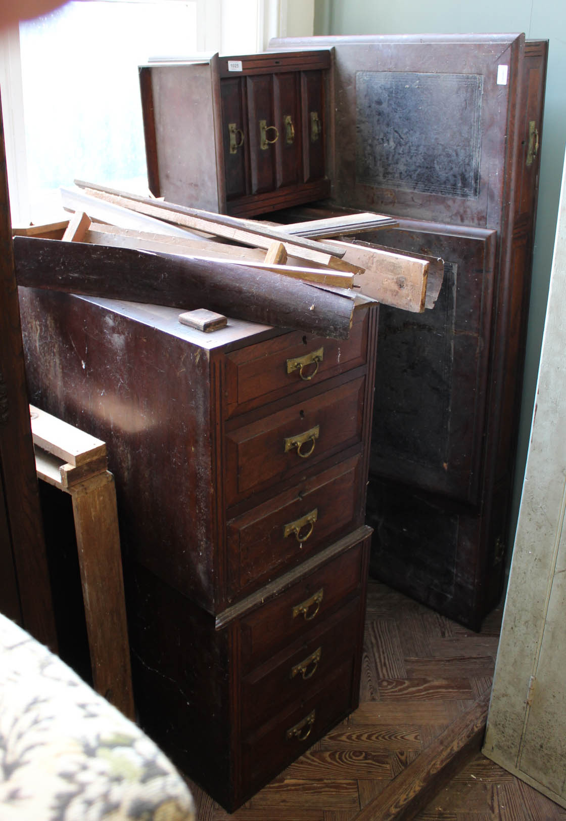 An Edwardian oak Dickens desk with sixteen drawers (as found)