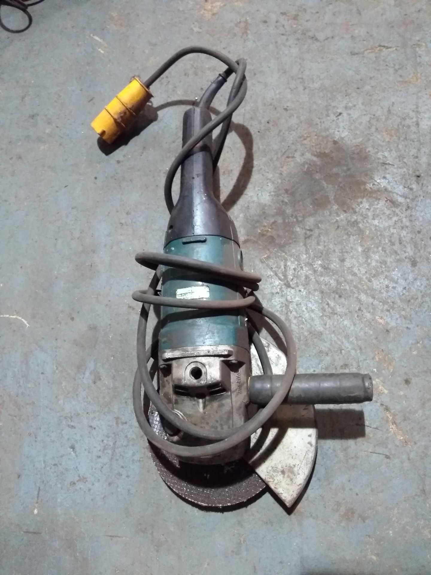 Makita 230mm 90698 110V grinder/ disc cutter. Electrical Safety Test Passed (2.8.19).