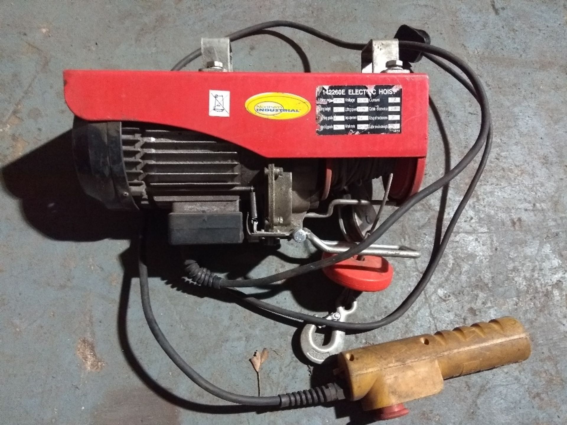 Northern industrial electric hoist 230V 142260E. Electrical Safety Test Passed (2.8.19).