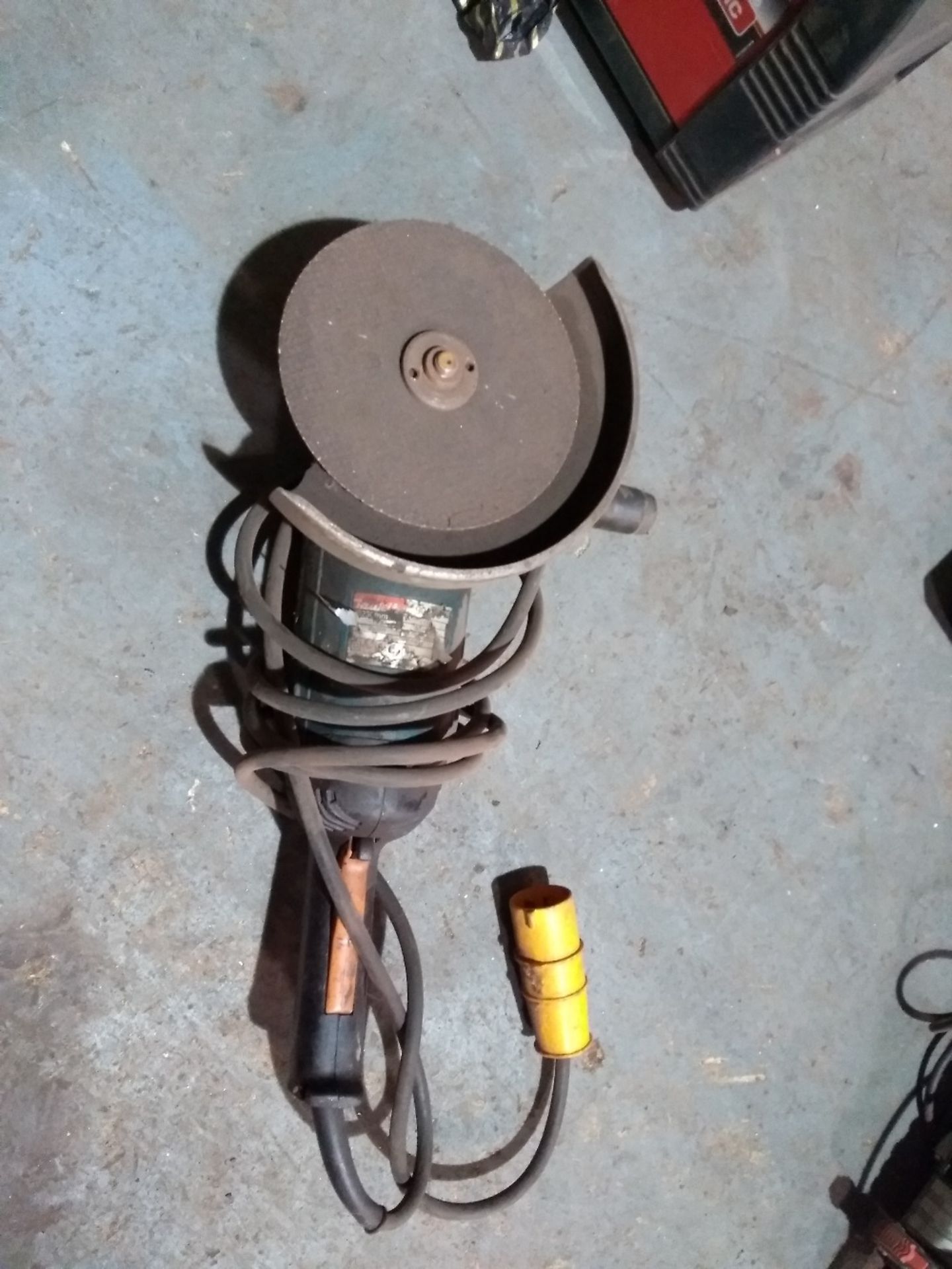 Makita 230mm 90698 110V grinder/ disc cutter. Electrical Safety Test Passed (2.8.19). - Bild 2 aus 2