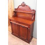 A Victorian mahogany chiffonier with single drawer and shelved upstand