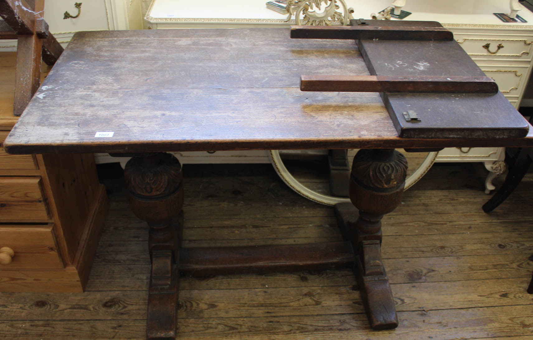 An oak 1920's extending oak dining table with one leaf extension