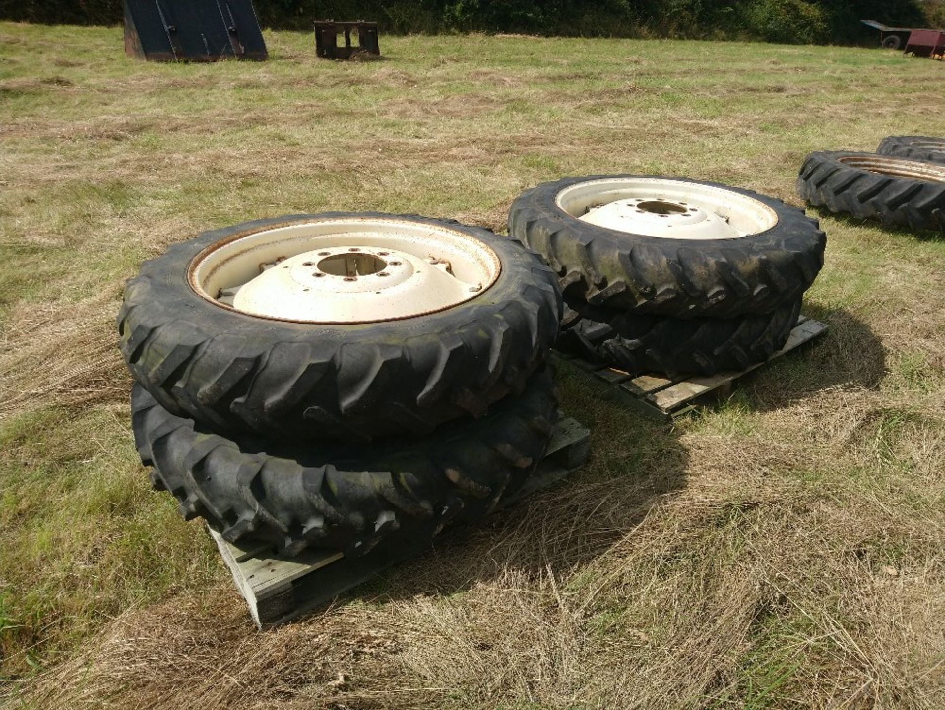 4no Row Crop Wheels for Bateman Sprayer 11.