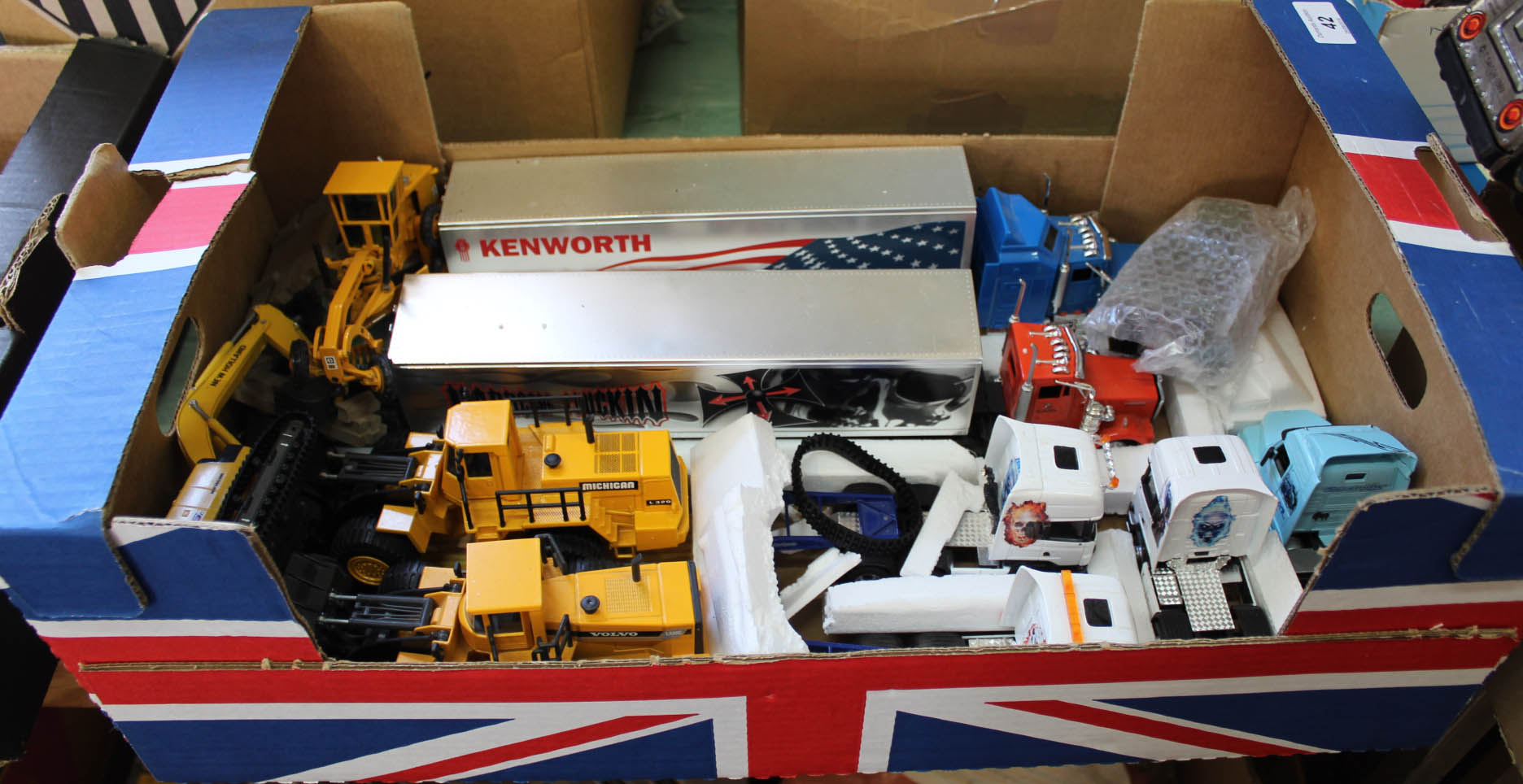 Various 1/43 and 1/50 trucks and excavators