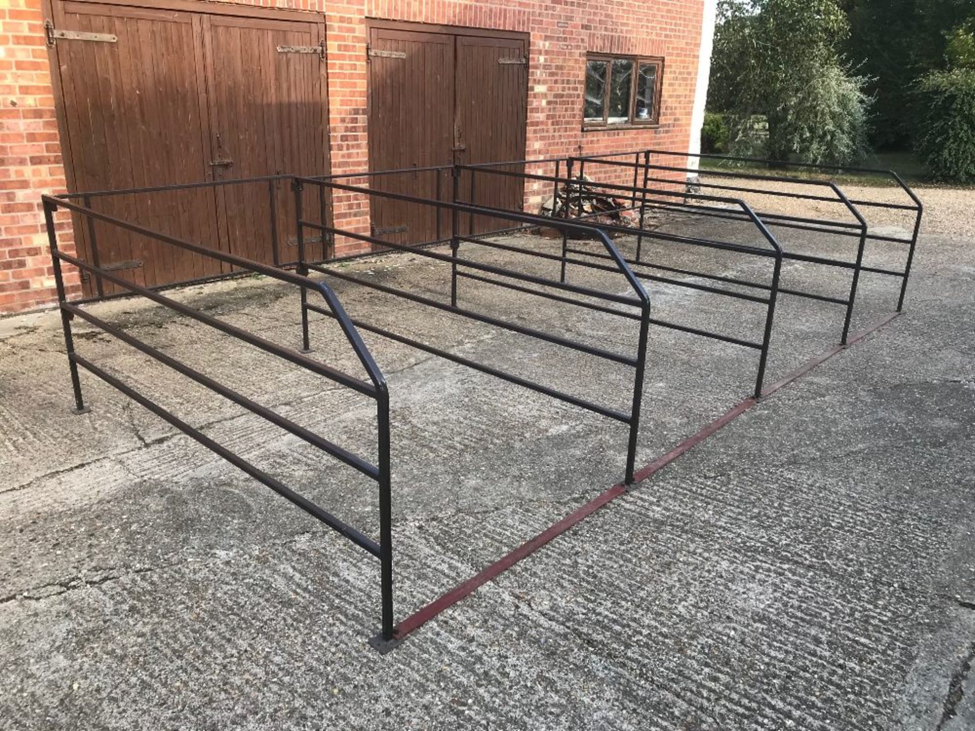 Show hurdles to create 4 stalls