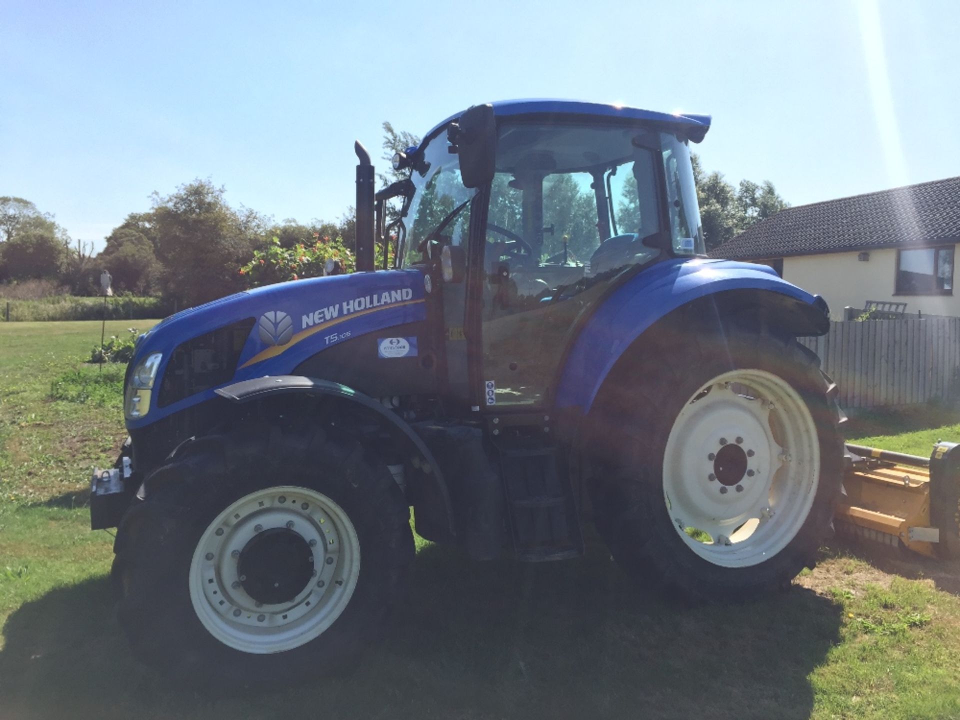 2015 New Holland T5.105 4wd Tractor 711.4hrs 13.6R38 rear wheels 13. - Image 5 of 8