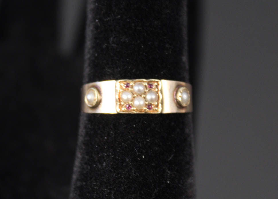 An antique 15ct gold ring set with split pearls and rubies,