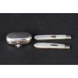 A silver double sovereign holder together with two silver bladed mother of pearl fruit knives