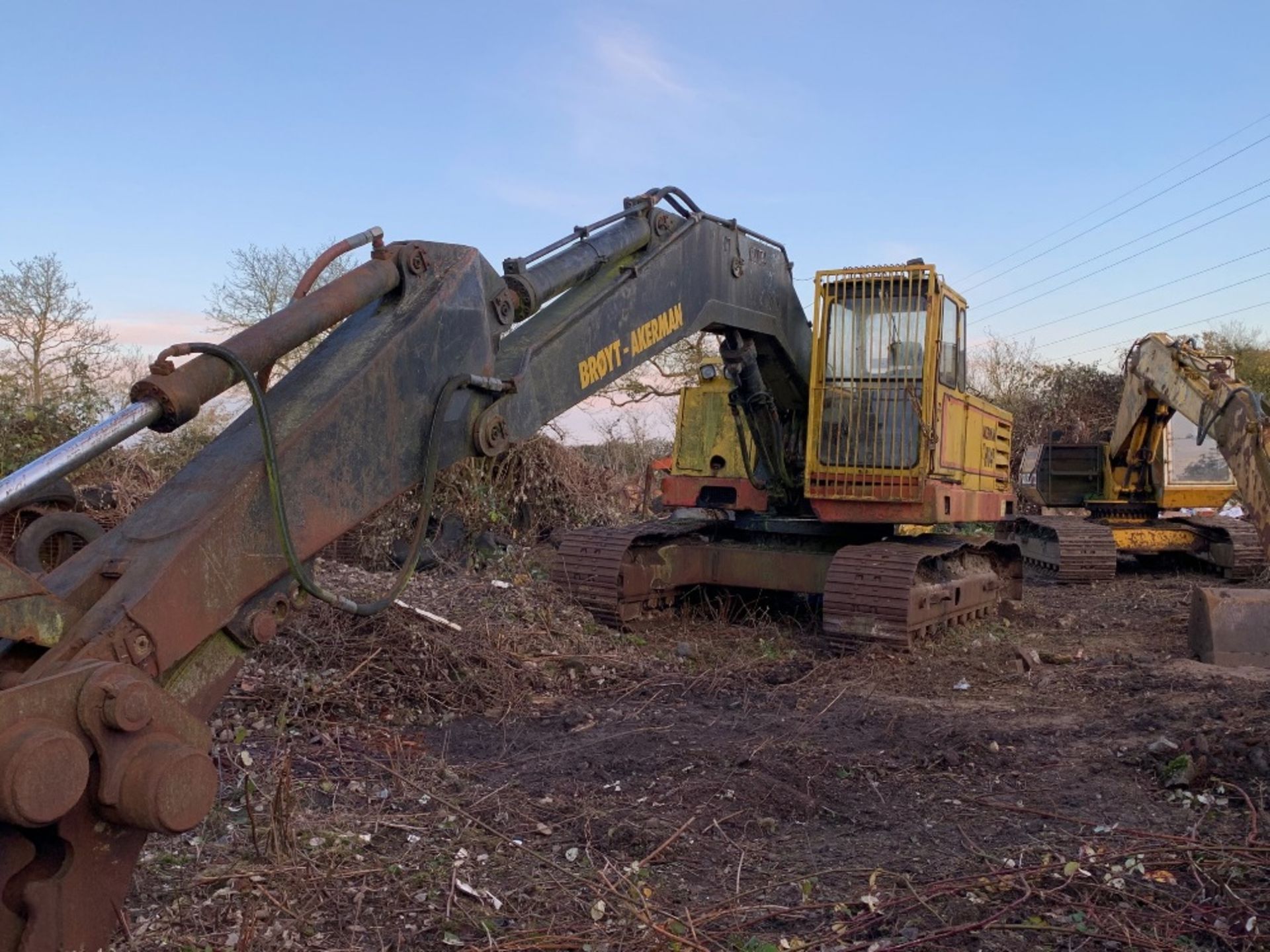 Akerman H14B tracked digger/excavator with bucket and horned concrete breaker/crusher - runs,