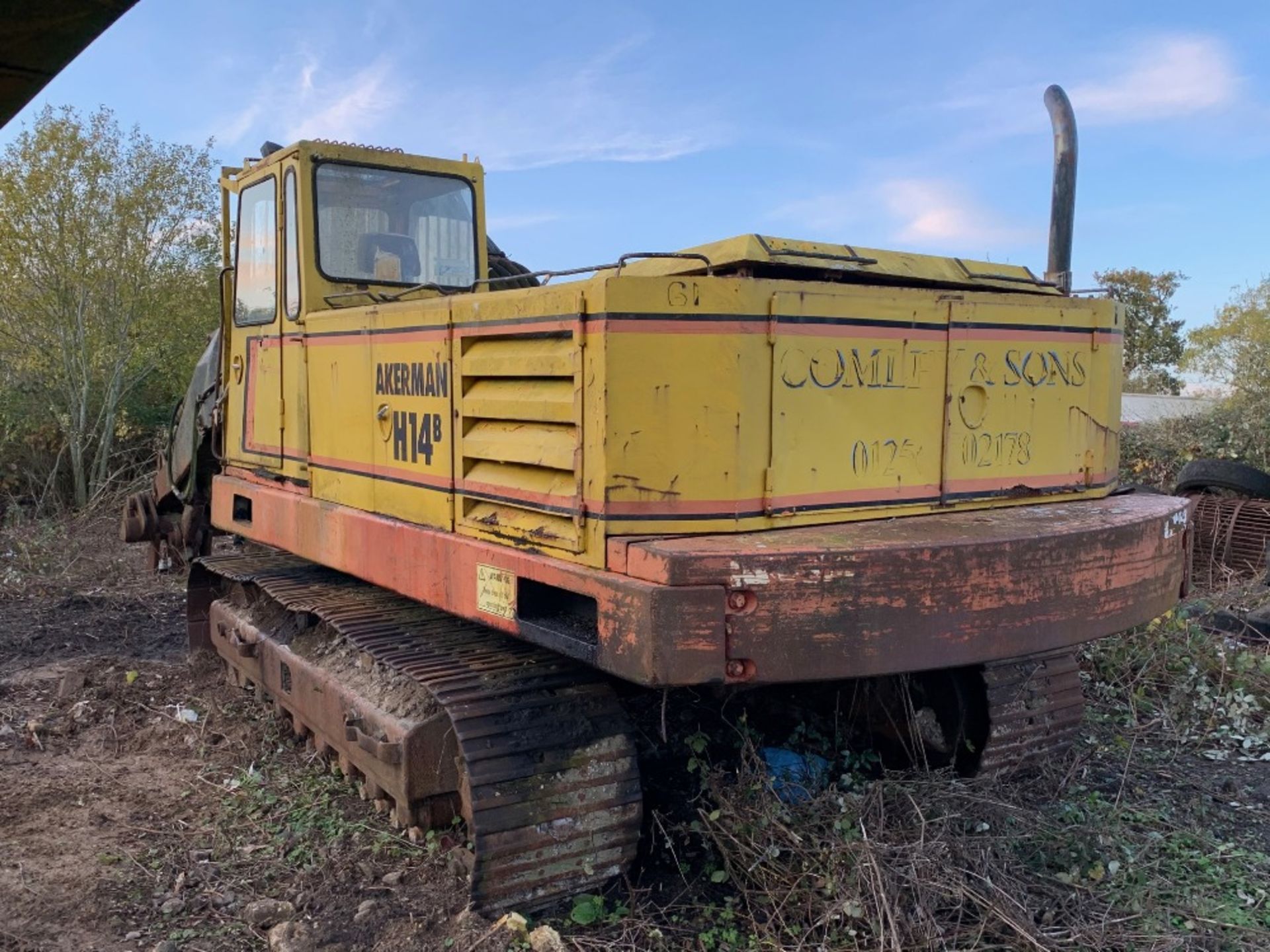 Akerman H14B tracked digger/excavator with bucket and horned concrete breaker/crusher - runs, - Image 2 of 5