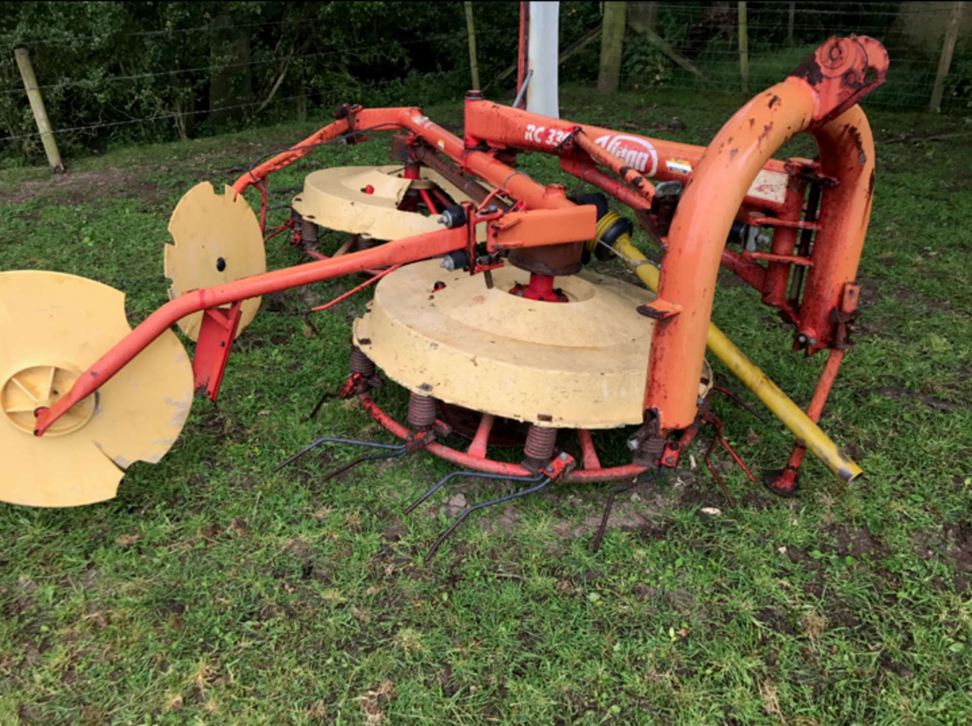 Vicon hay turner. Stored near Goring Heath, Reading. No VAT on this item.