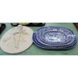 Four Victorian Willow pattern wall plates plus a plaster cherub wall plaque