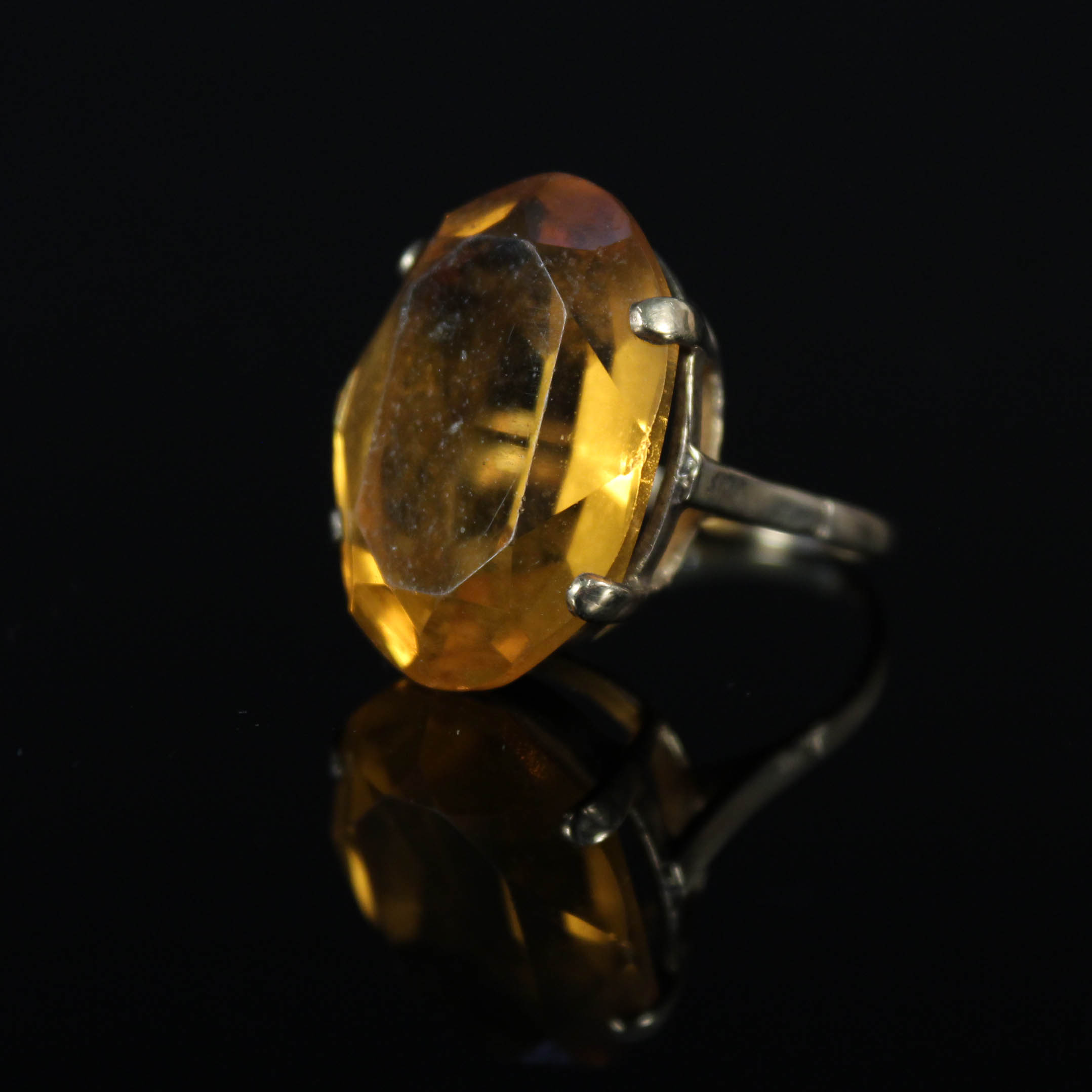 A 9ct gold ring set with large citrine stone,