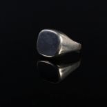 A gents 9ct gold onyx set signet ring (as found)