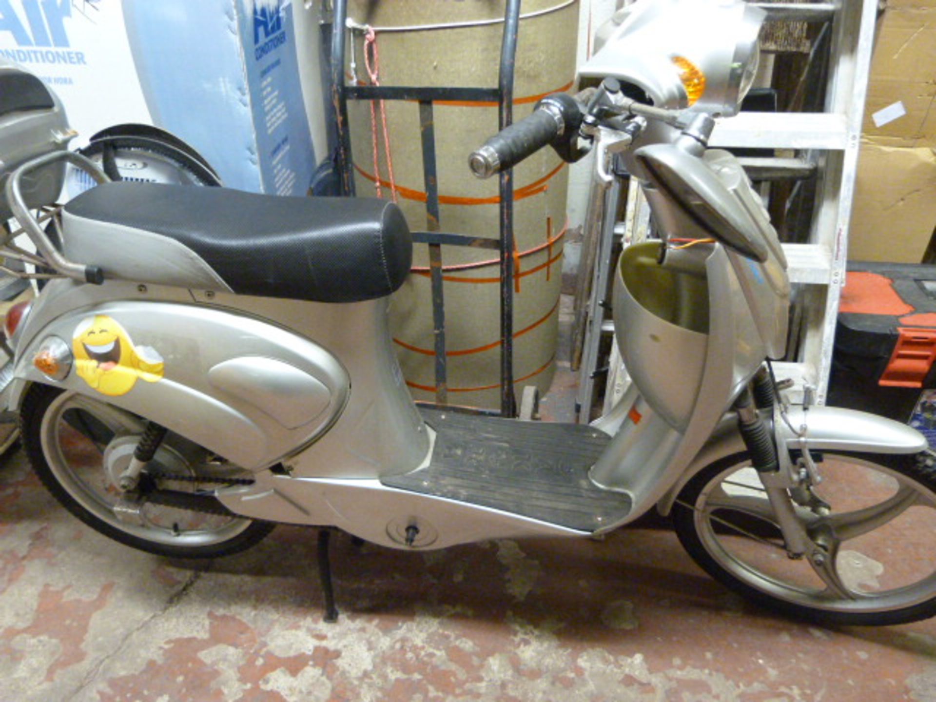Sakura Moped