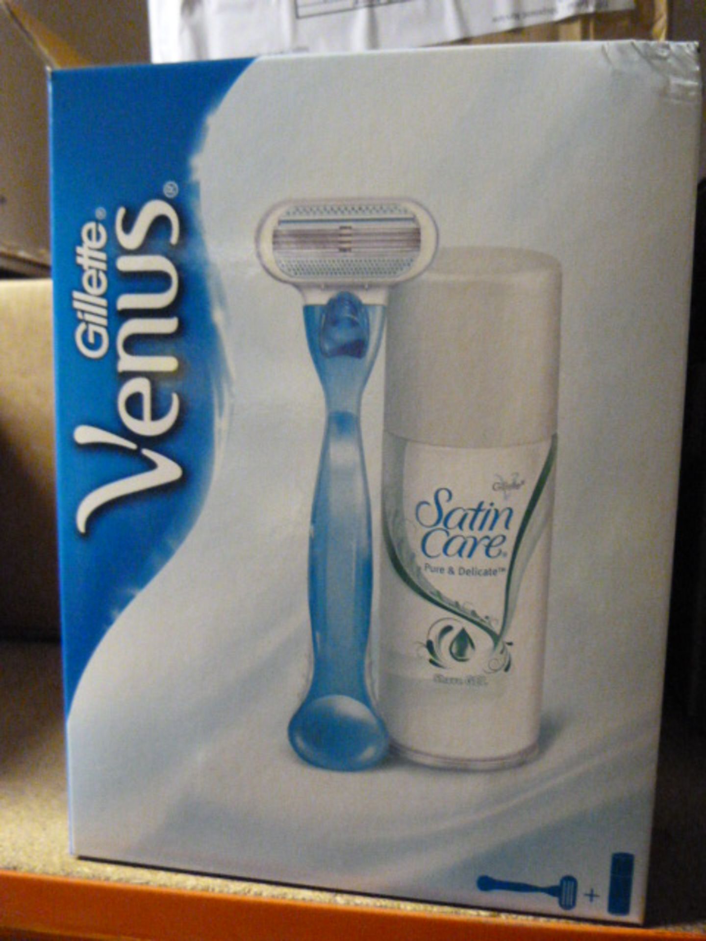 *Box of Eight Gillette Venus Ladies Shaving Sets