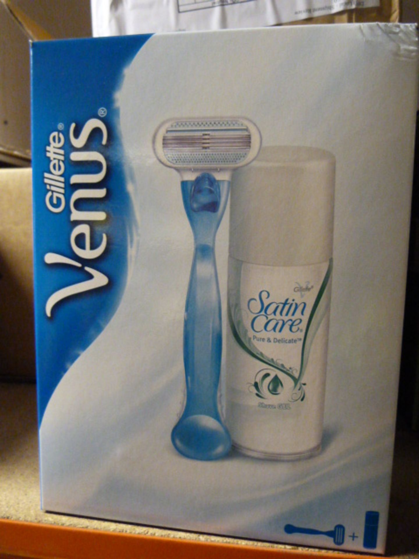 *Box of Eight Gillette Venus Ladies Shaving Sets