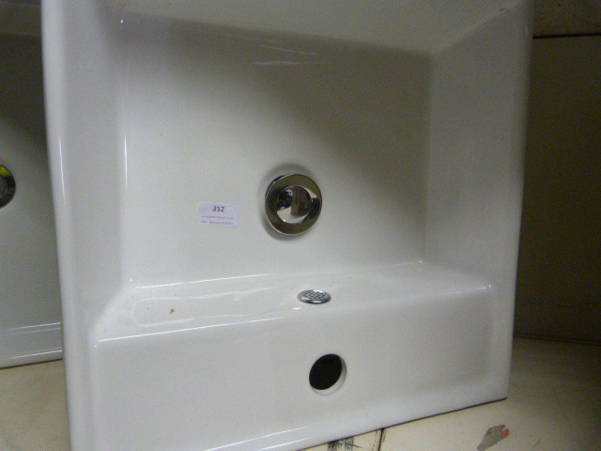 *Square Ceramic Sink with Tap Hole