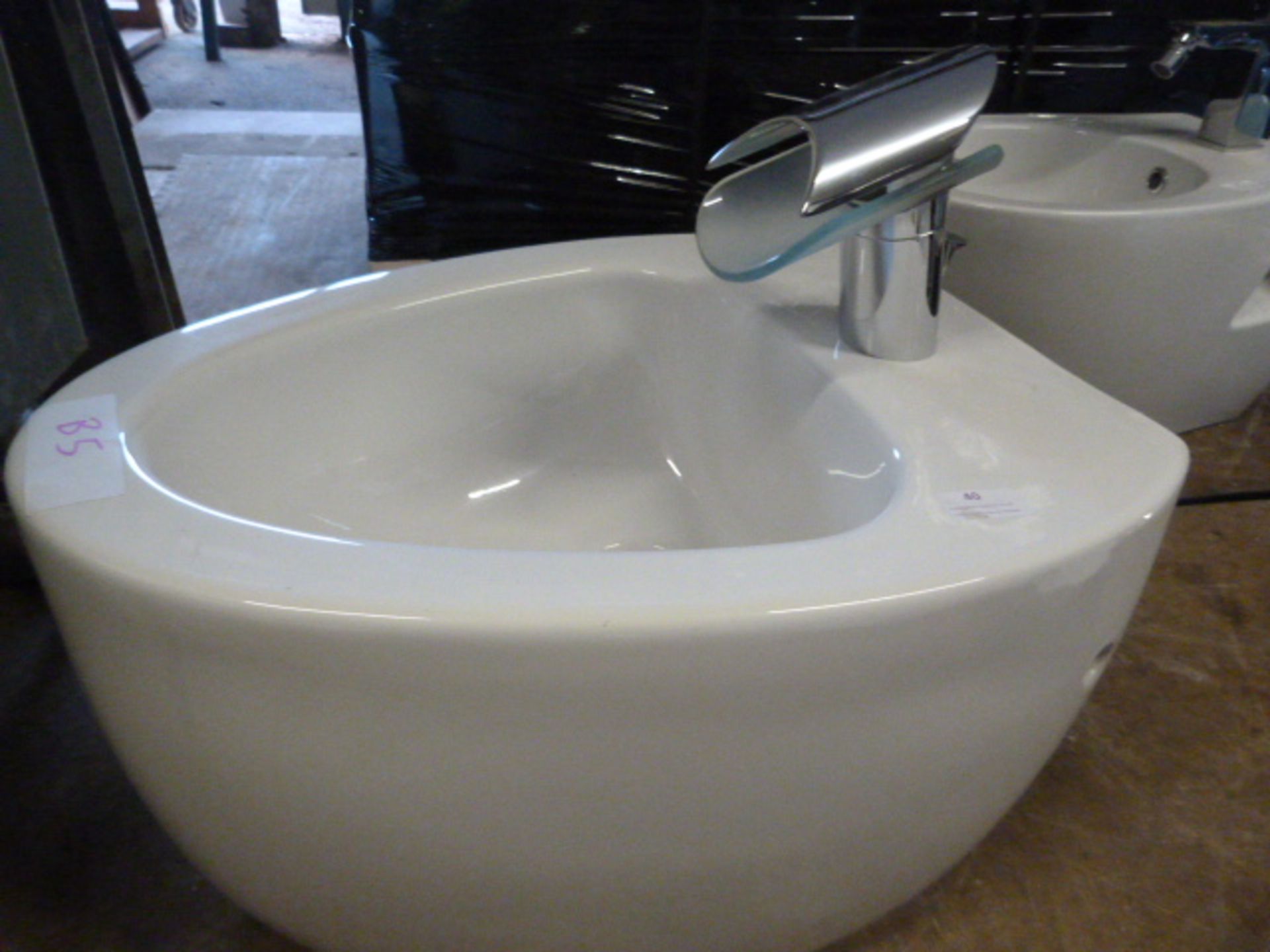 *Oval Floor Mounted White Ceramic Bidet with Glass