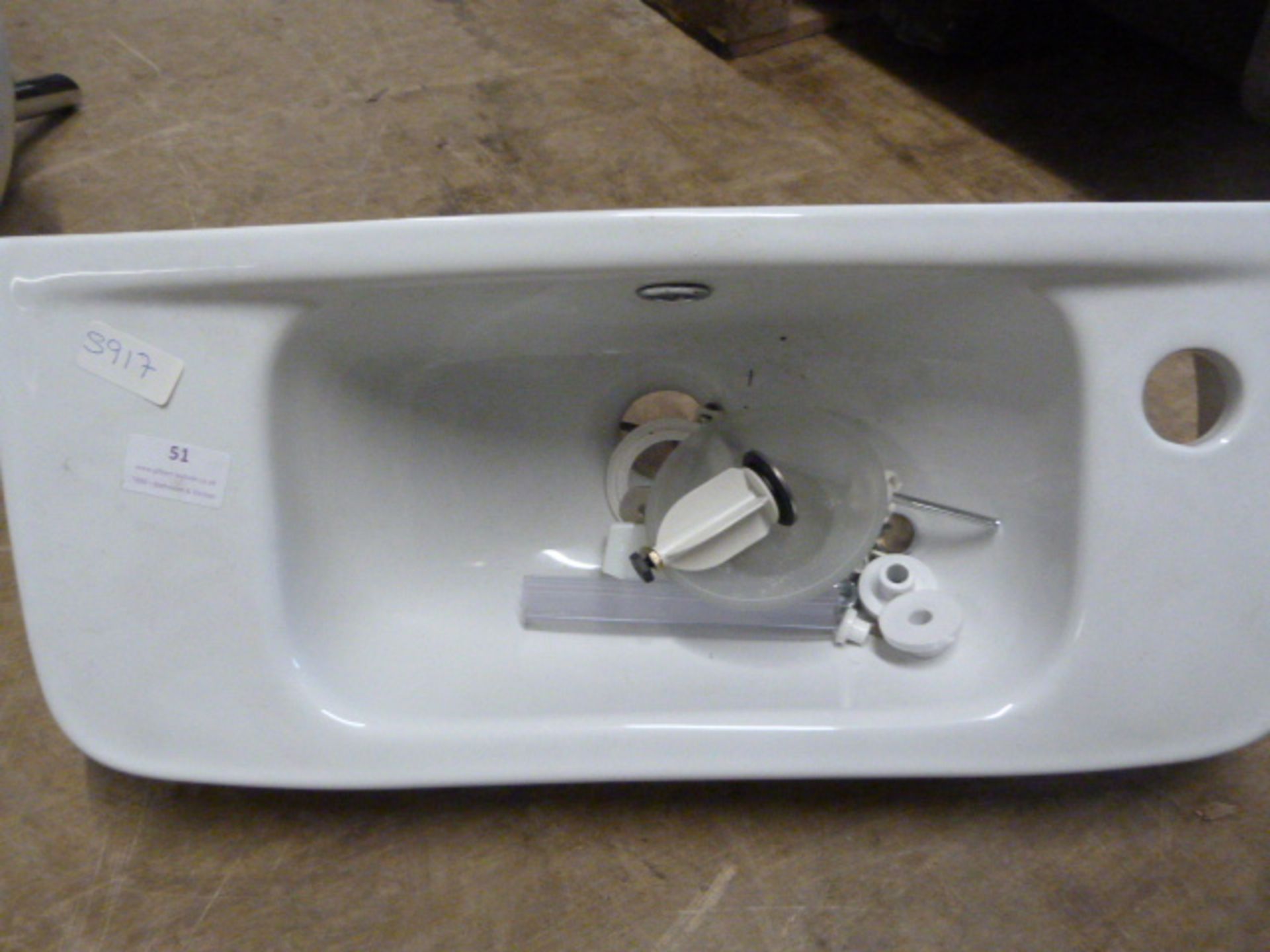 *Wall Mounted Ceramic Sink with Curved Round Corne