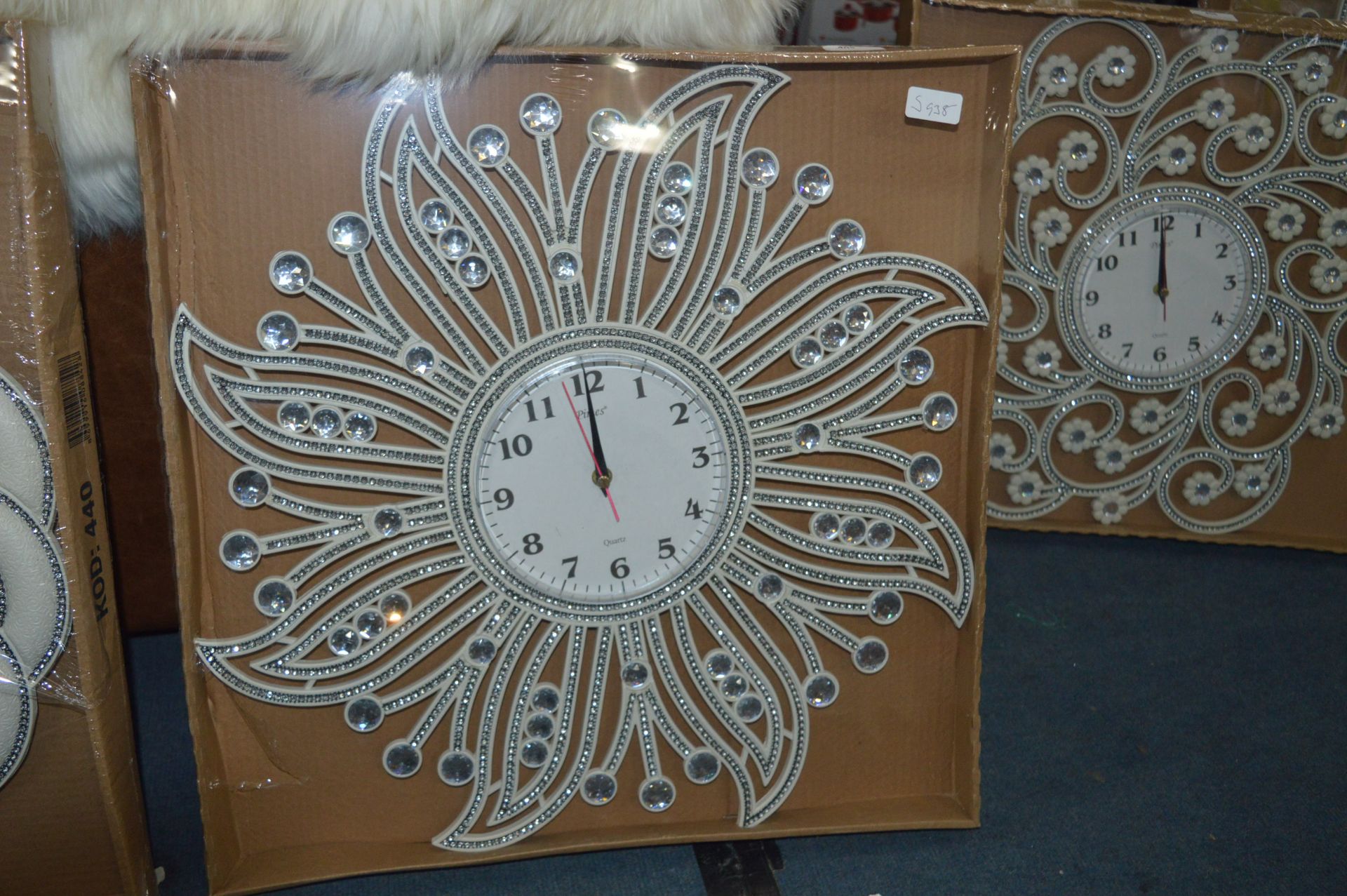 *Pines Decorative Quartz Wall Clock