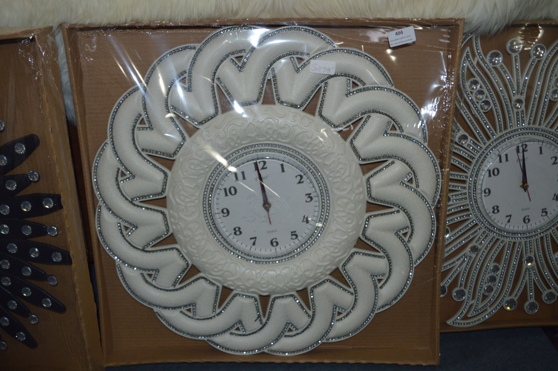 *Pines Decorative Quartz Wall Clock