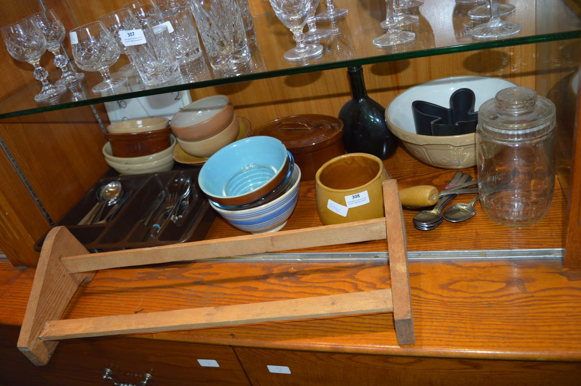 Assorted Kitchenalia, Crockery, etc.