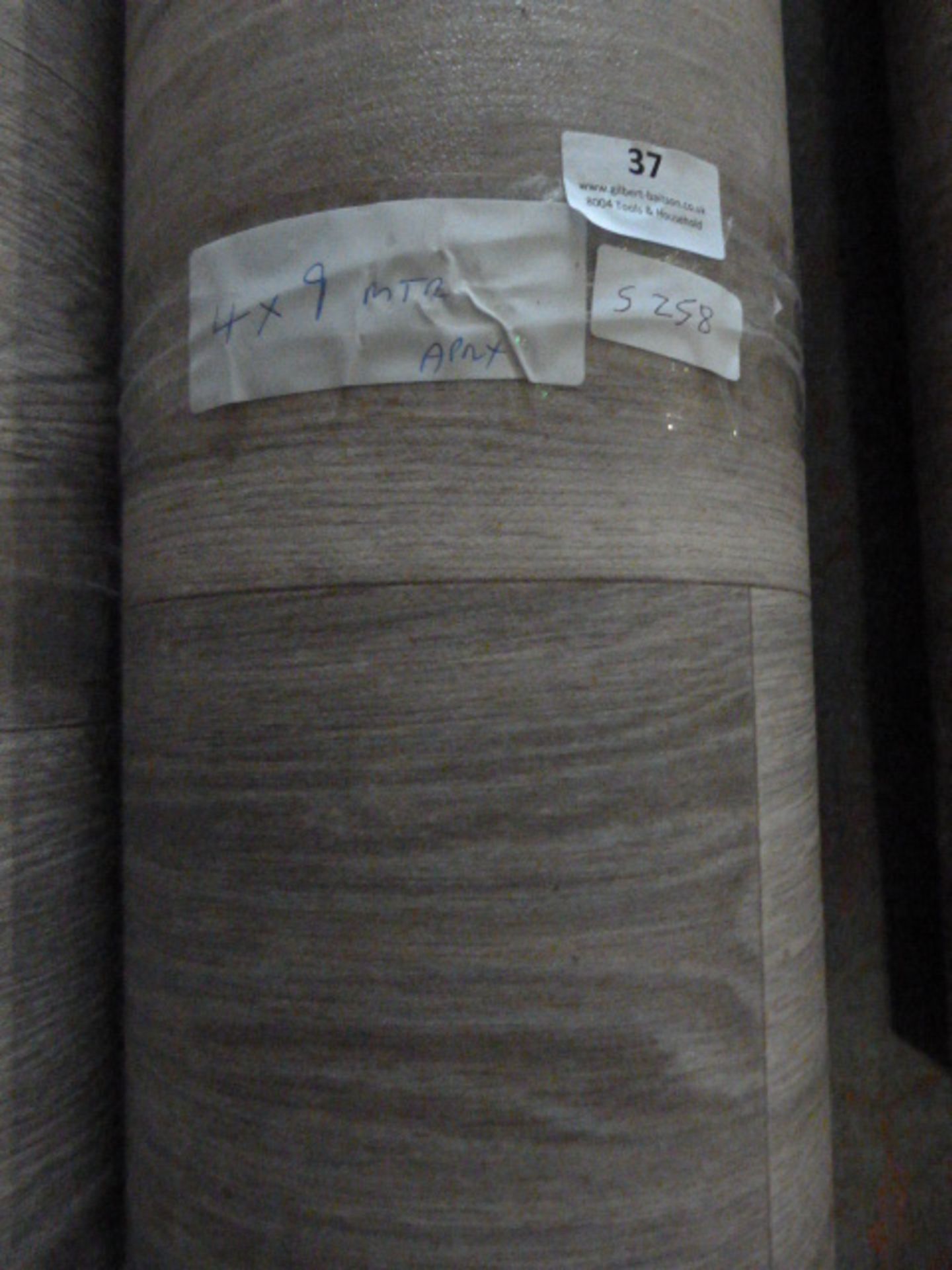 Roll of Wood Effect Lino 4x9m