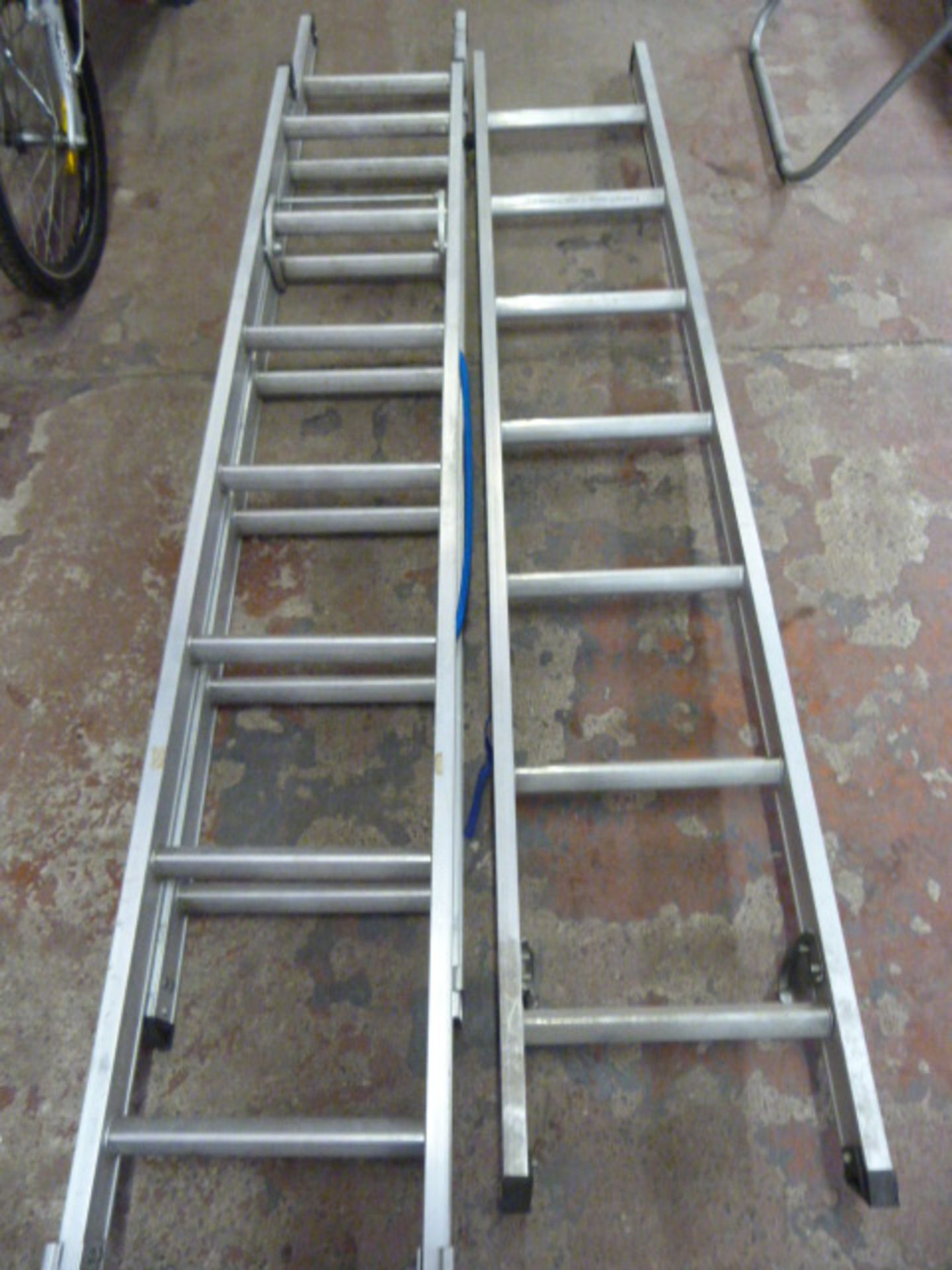 Compact Triple Extension Ladder Approx 4.7m