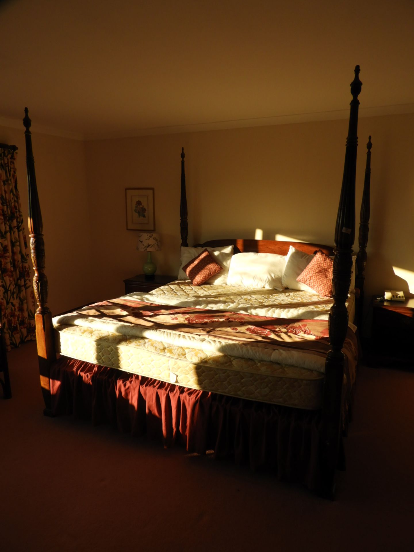 *Queen Size Four Poster Bed