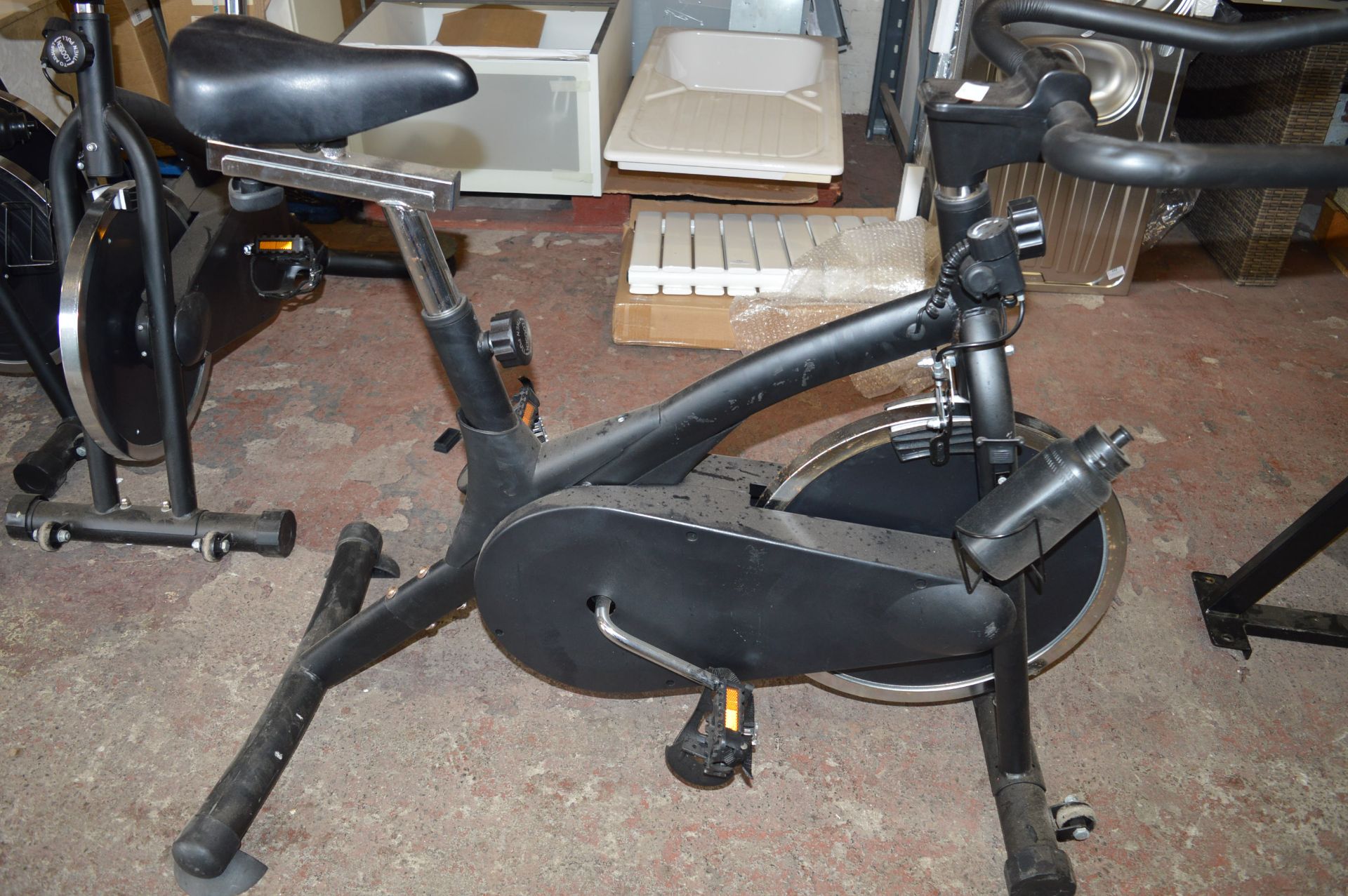 *Black Unfixed Wheel Spin Bike