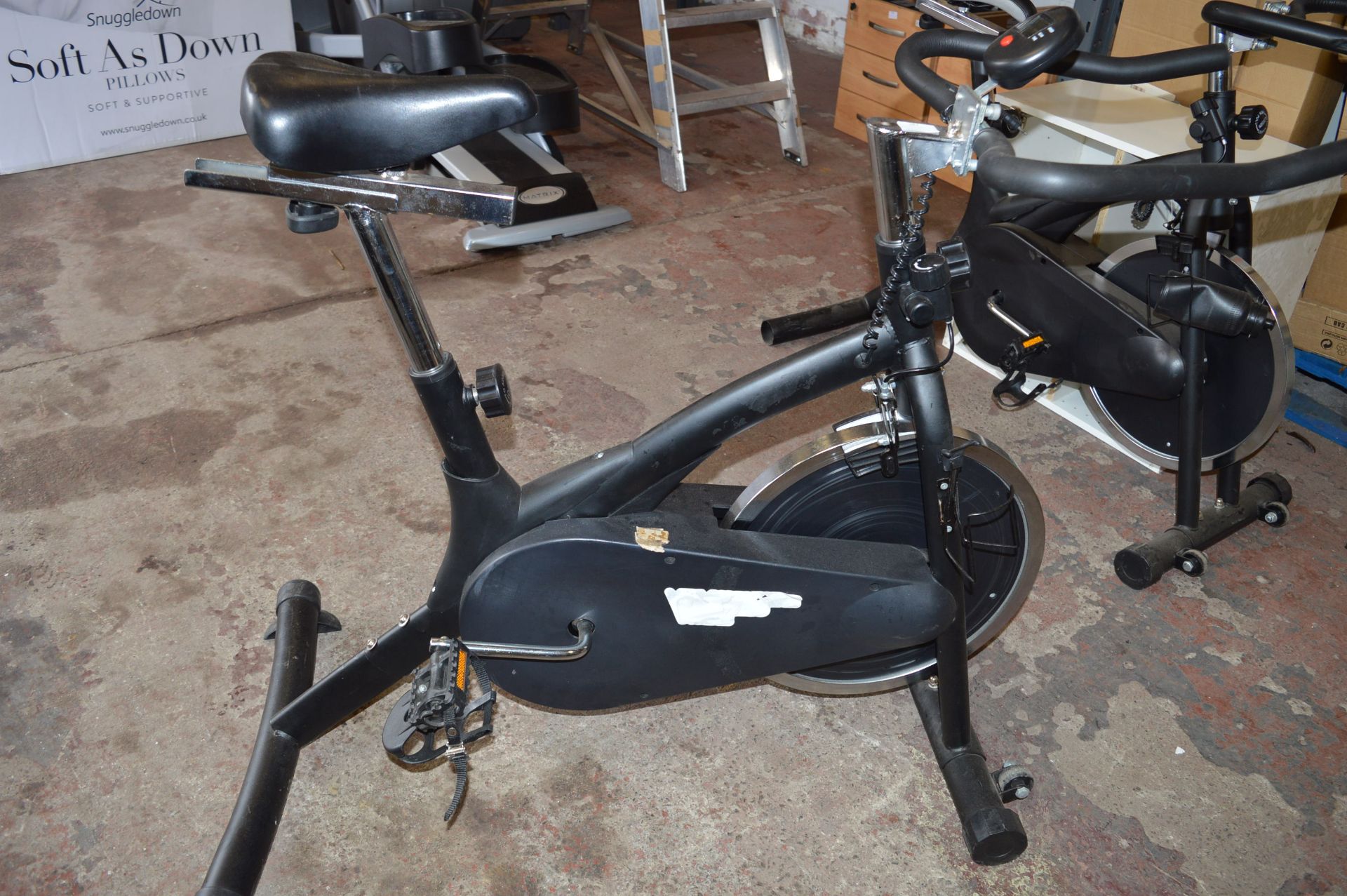 *Black Unfixed Wheel Spin Bike