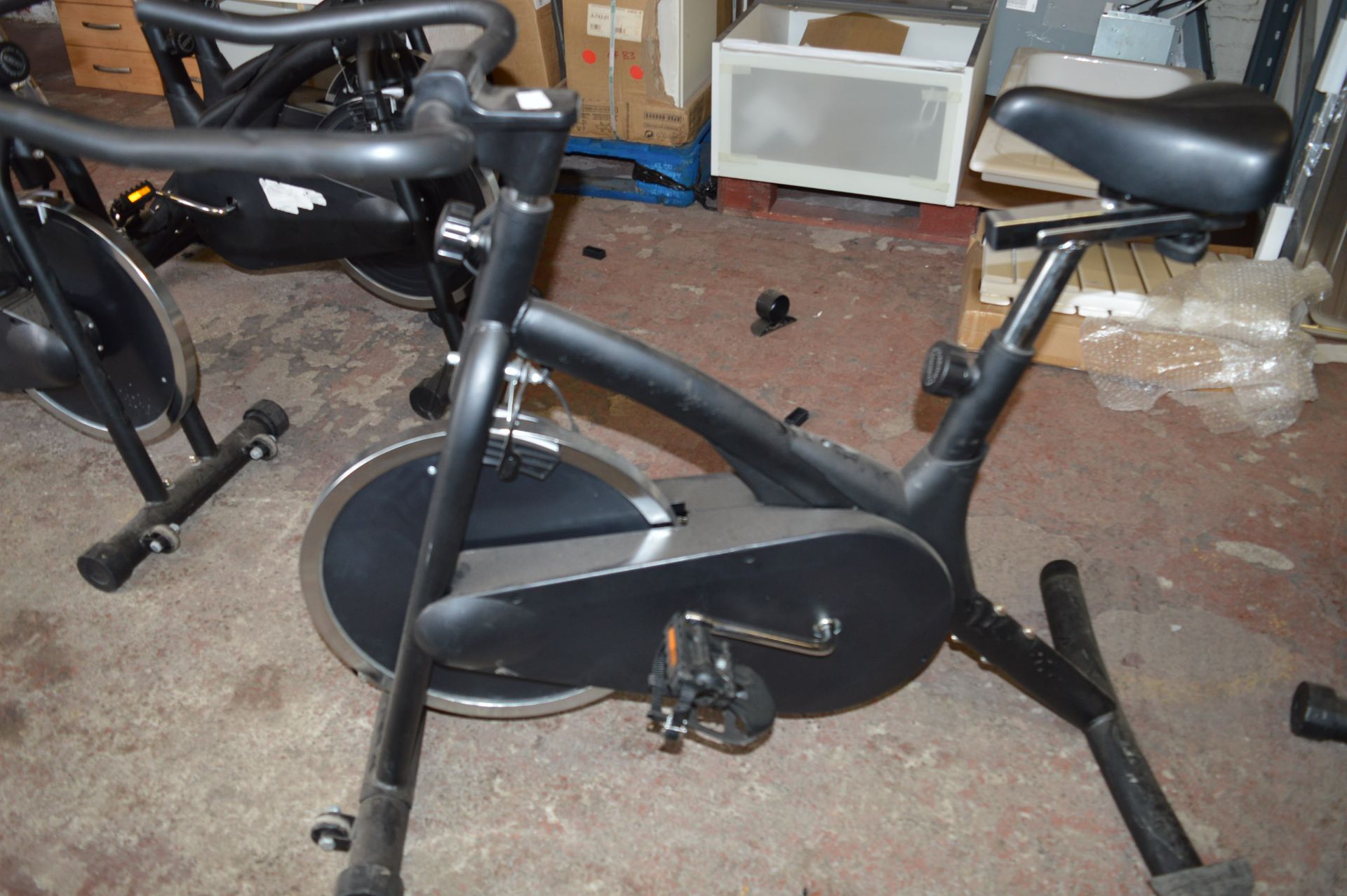 *Black Unfixed Wheel Spin Bike