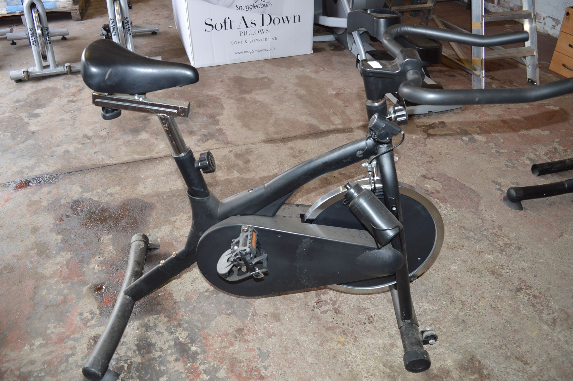 *Black Unfixed Wheel Spin Bike