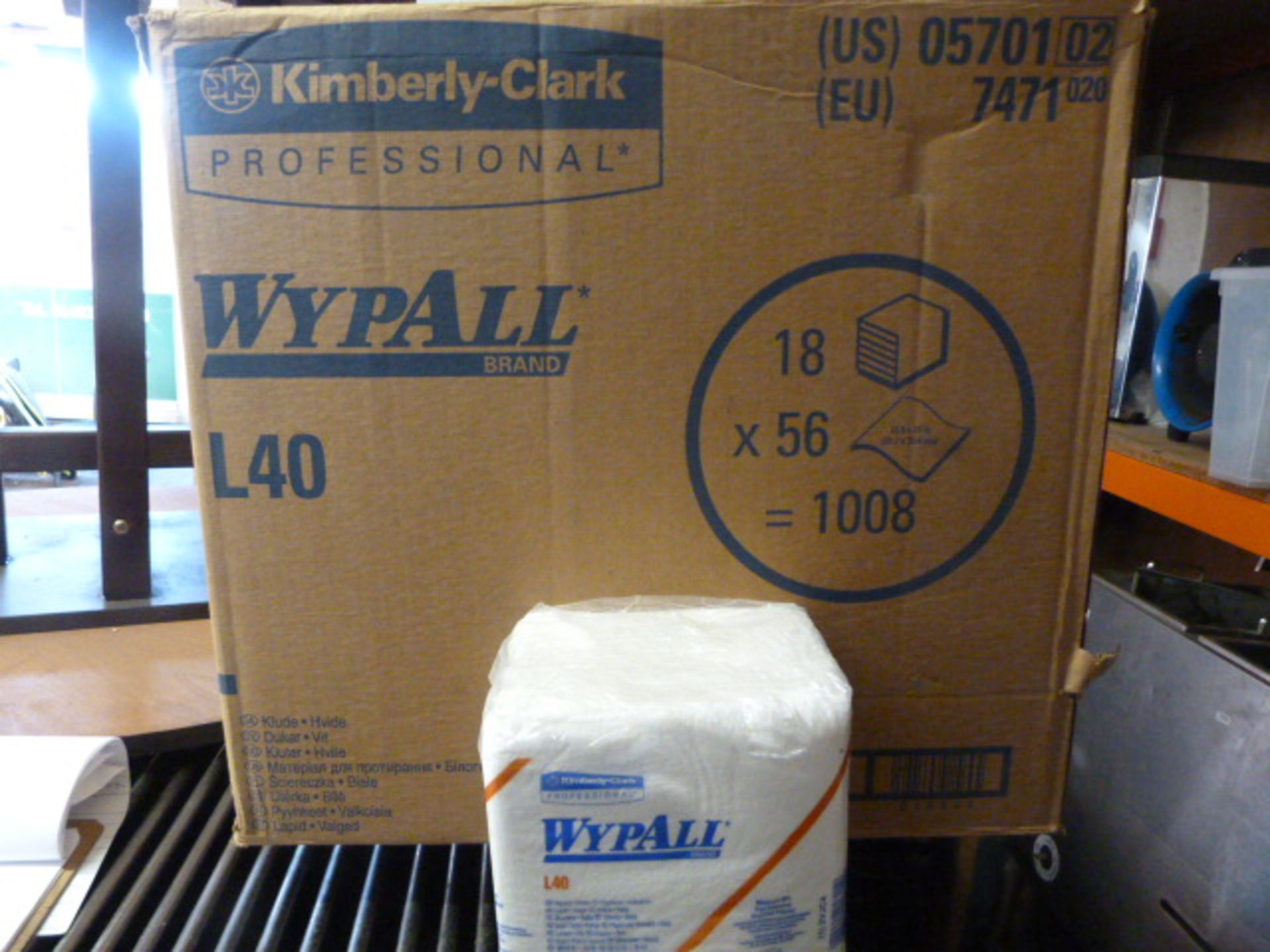 *Box Containing 18 Packs of 56 Wypall L40 Wipers