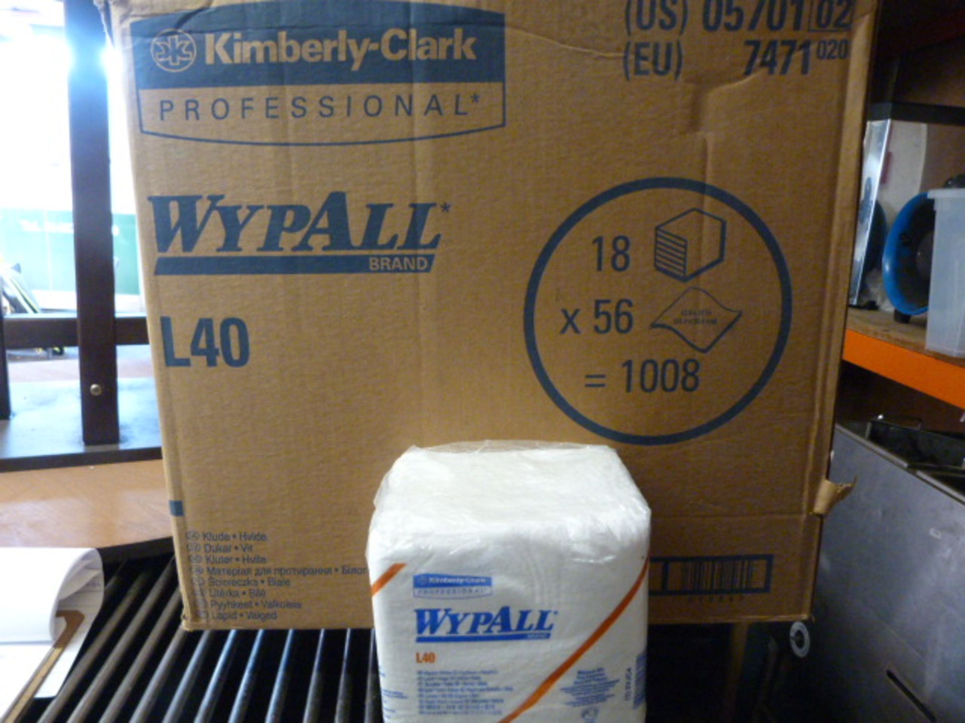 *Box Containing 18 Packs of 56 Wypall L40 Wipers