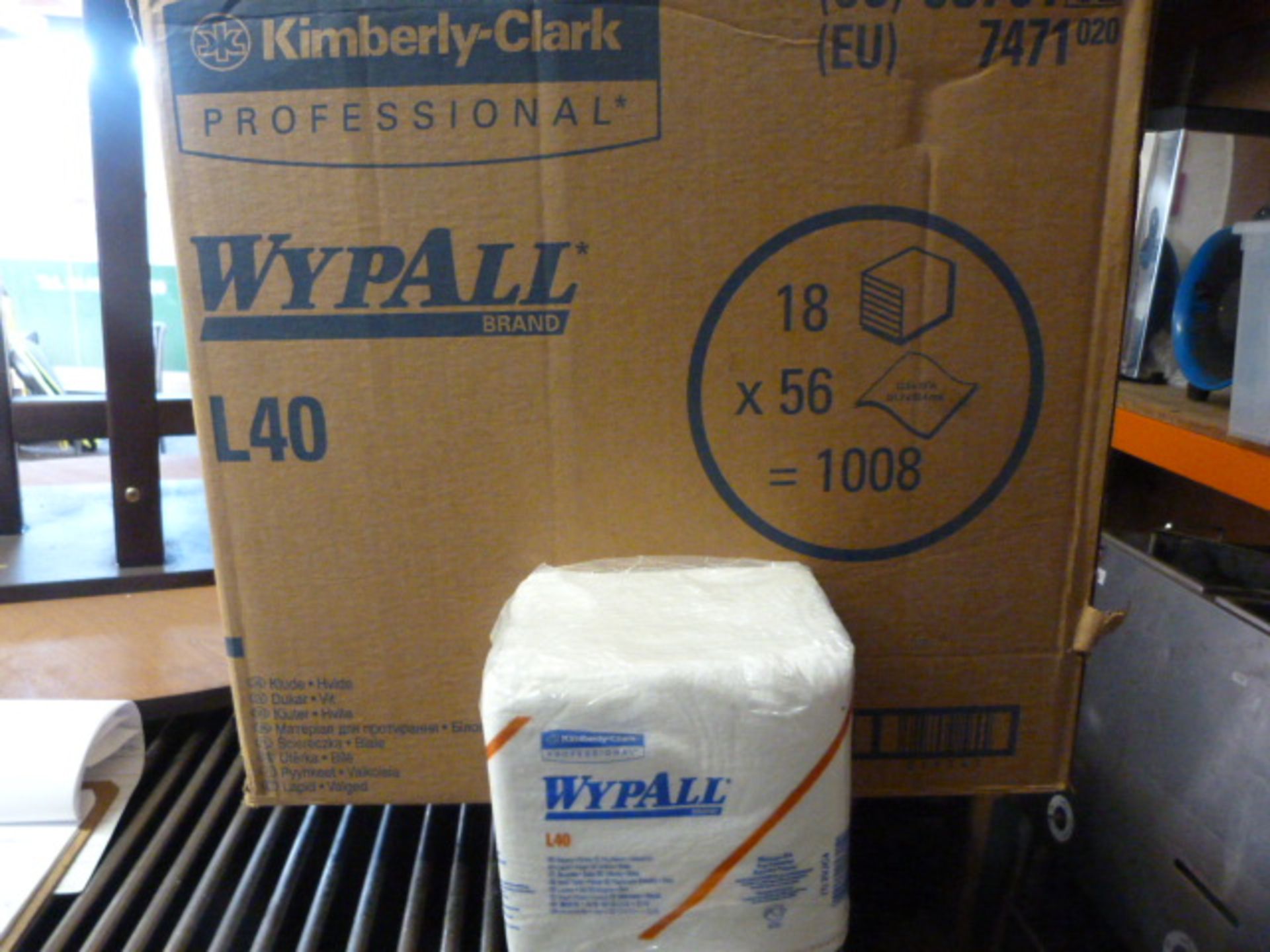 *Box Containing 18 Packs of 56 Wypall L40 Wipers