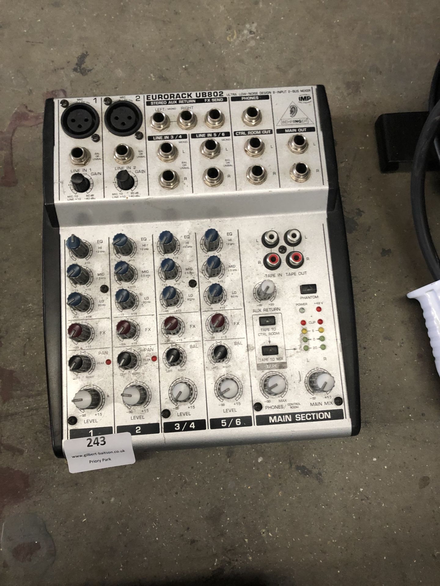 *Behringer Eurorack UB802 Mixer