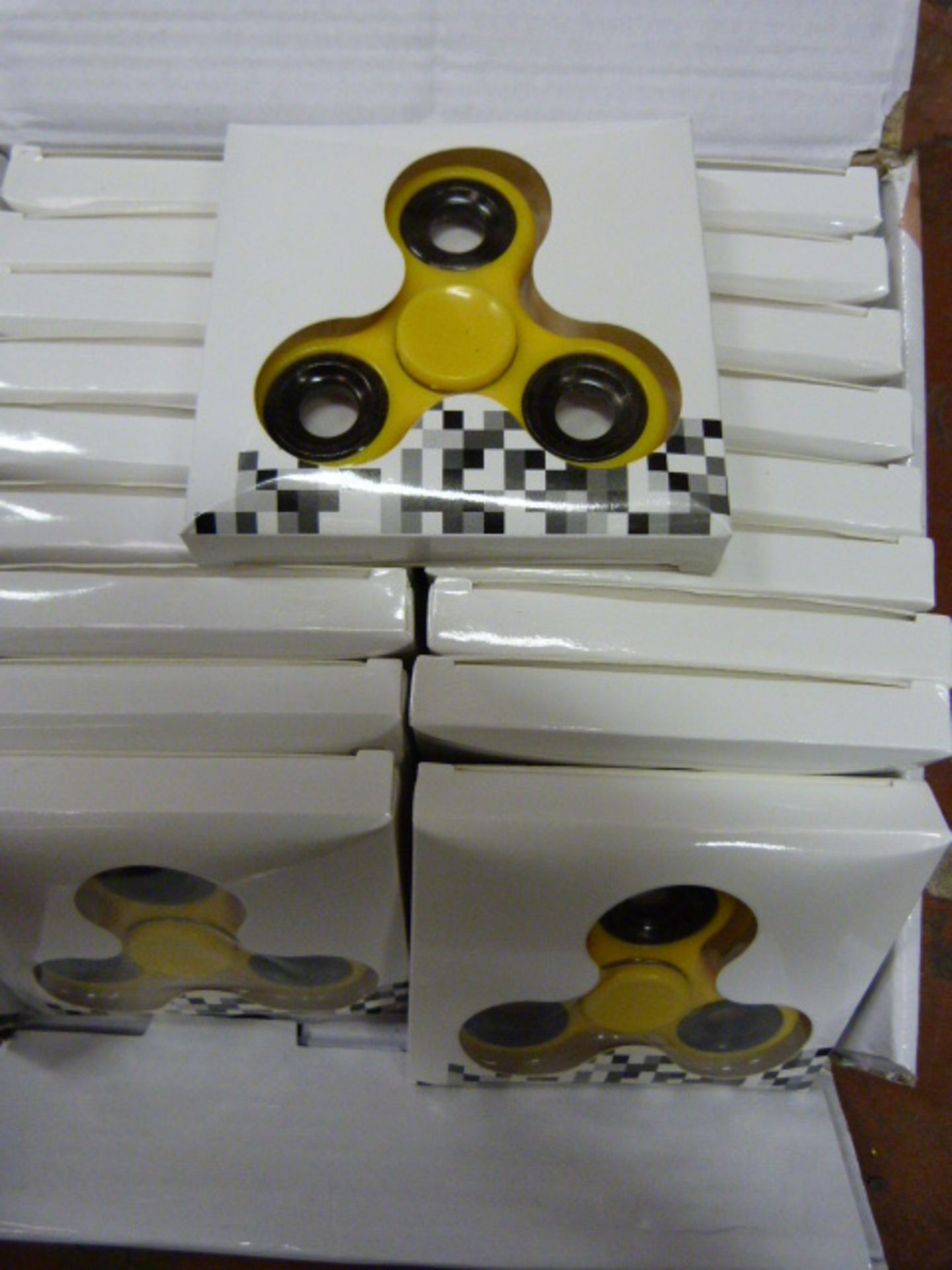 *Box of 288 Yellow Hand Spinners