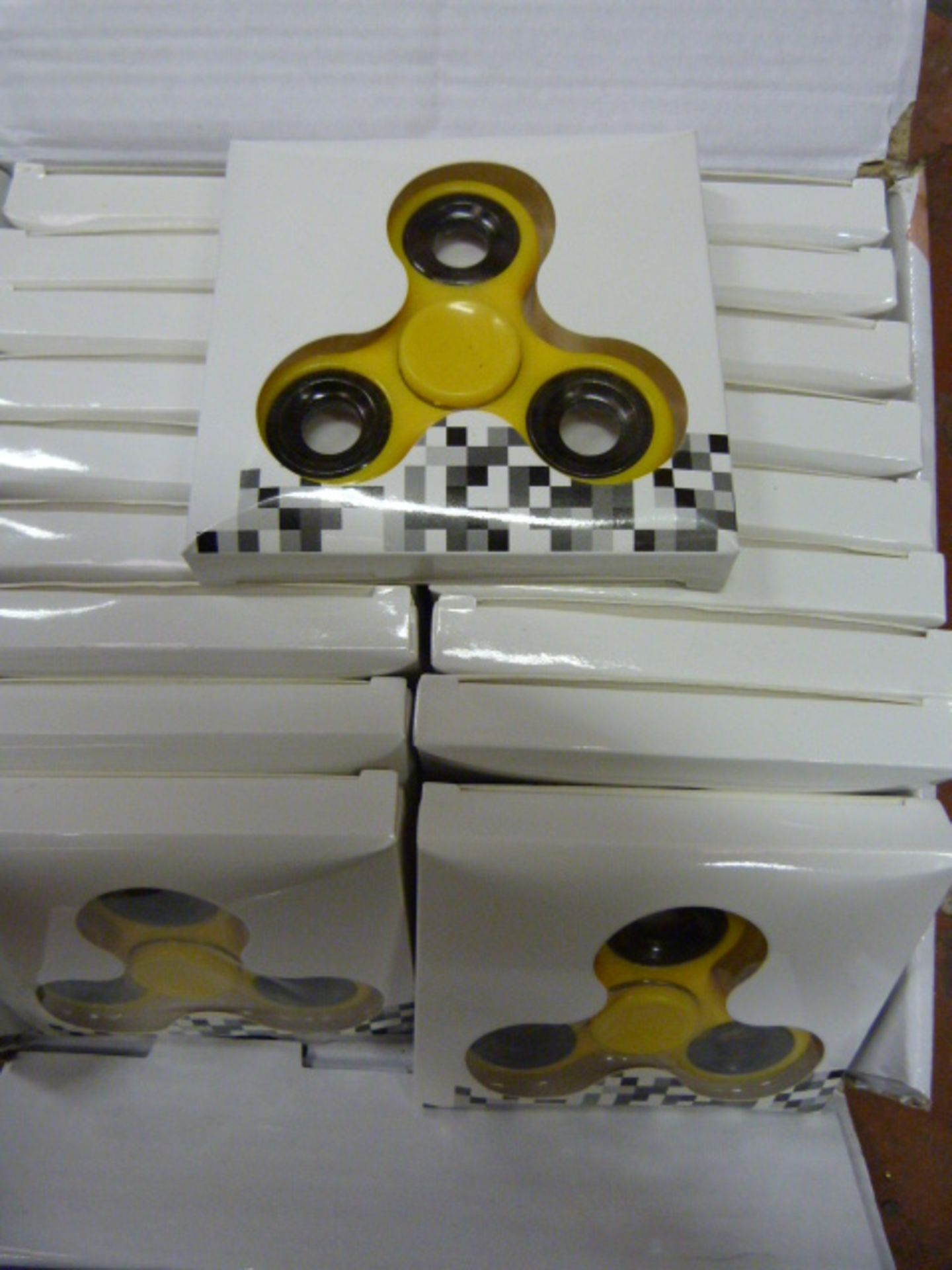 *Box of 288 Yellow Hand Spinners