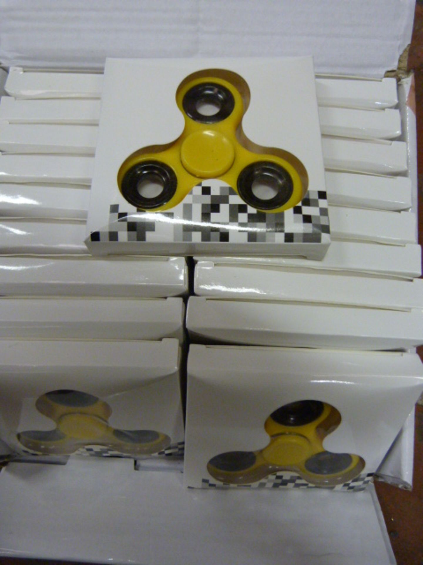 *Box of 288 Yellow Hand Spinners