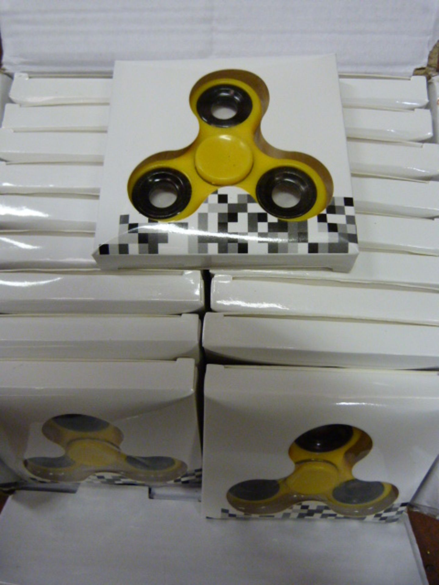 *Box of 288 Yellow Hand Spinners