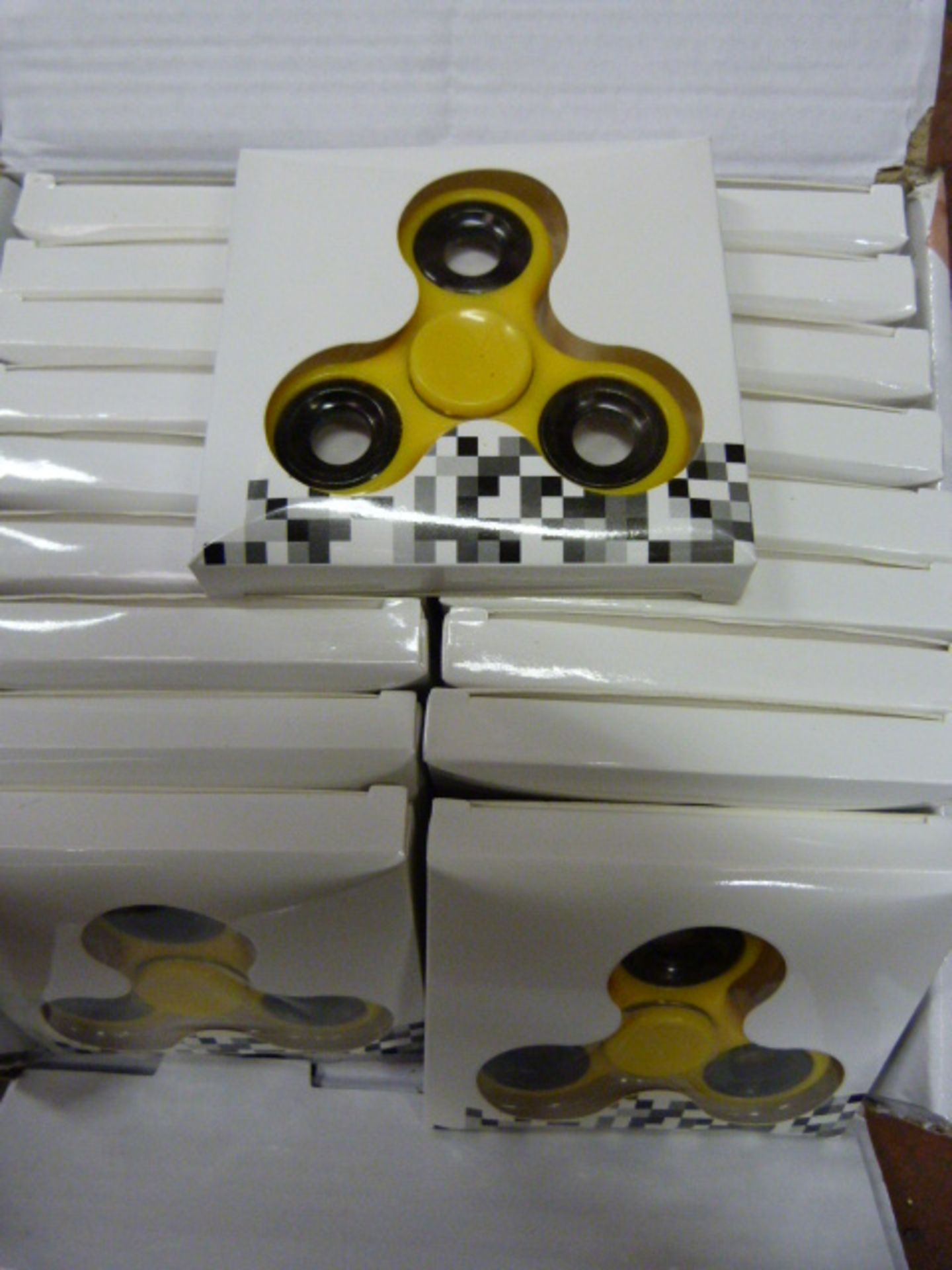 *Box of 288 Yellow Hand Spinners